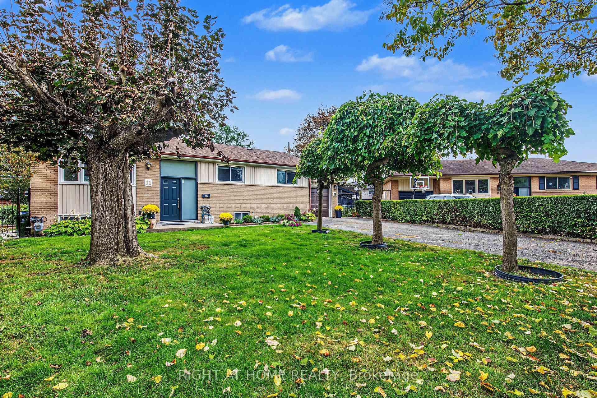 11 Fareham Crescent, Toronto, ON M1E 1J8