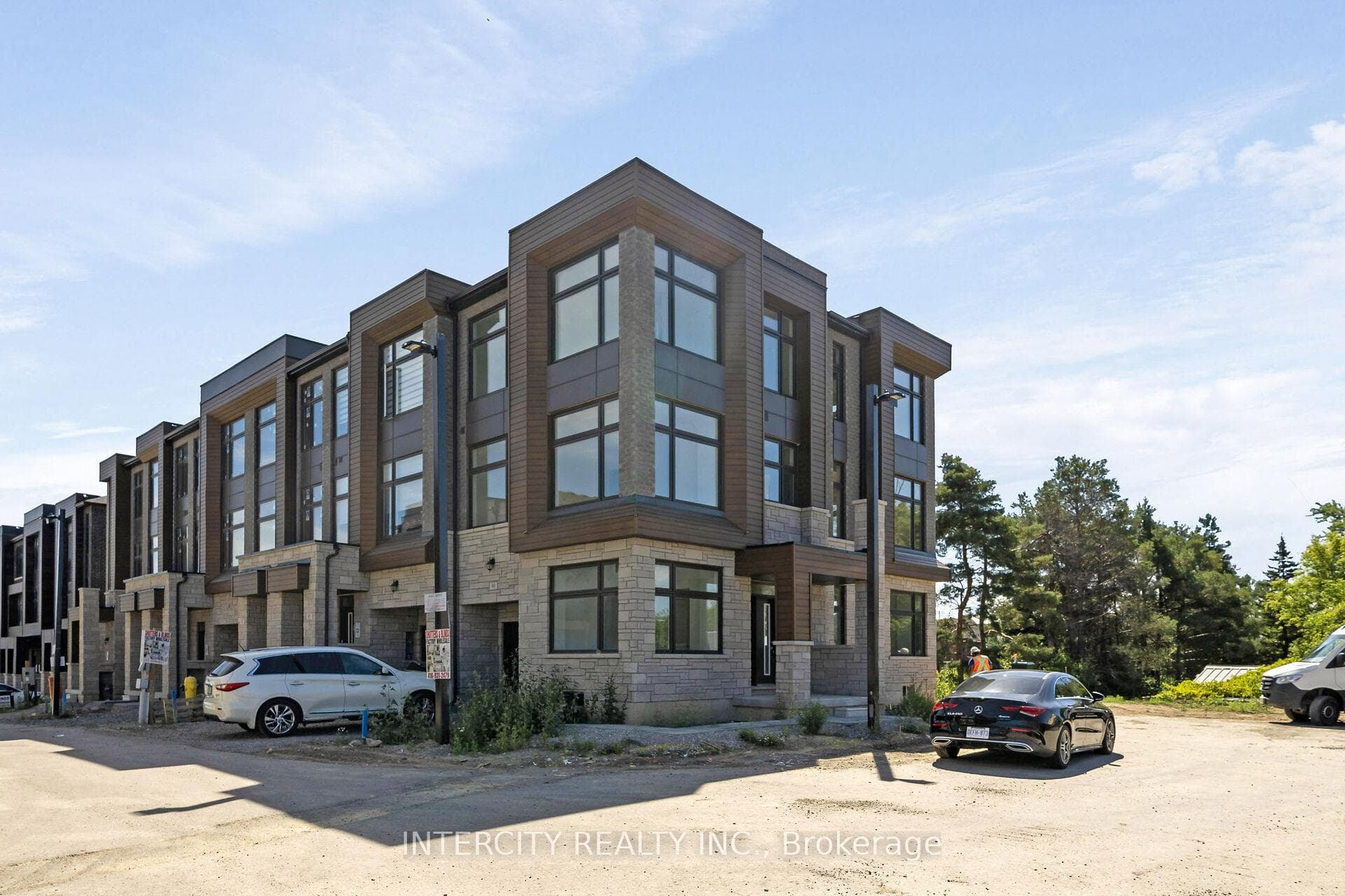 91 Divadale Road, Vaughan, ON L4H 5J3