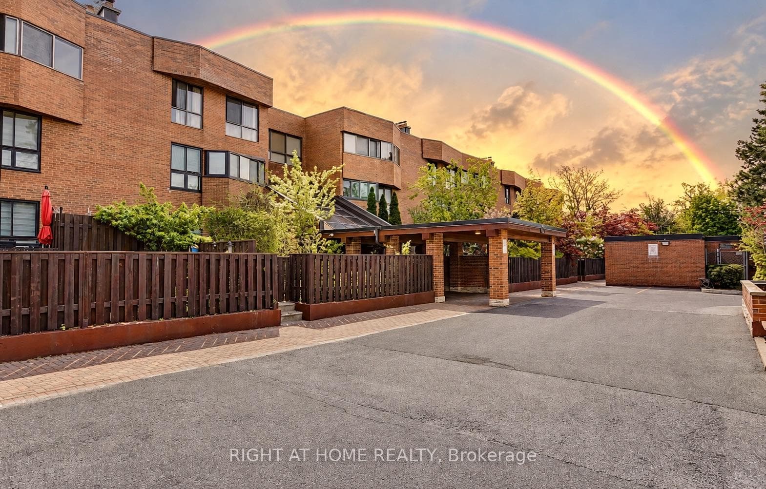 55 Carscadden Drive 301, Toronto, ON M2R 2A6