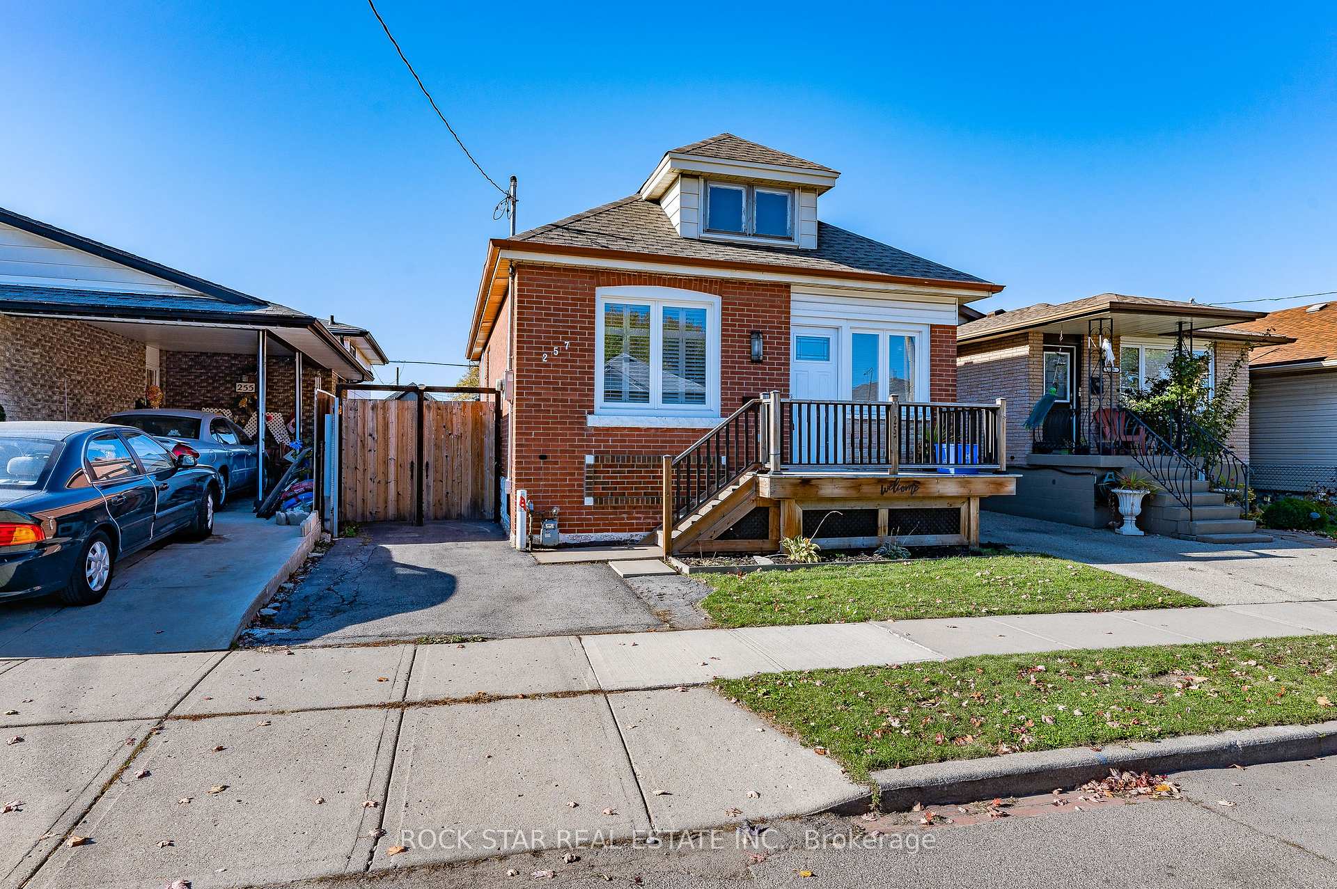 257 Tragina Avenue N, Hamilton, ON L8H 5C9