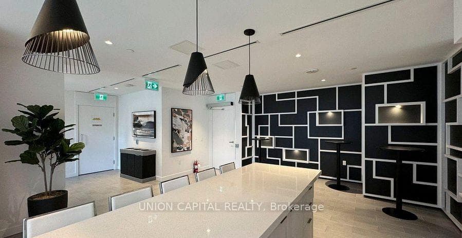 195 Redpath Avenue 2209, Toronto, ON M4P 0E4