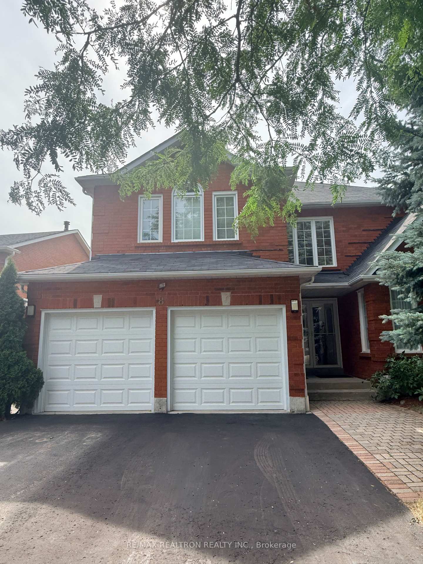 8 Watersdown Crescent, Whitby, ON L1R 1Z1