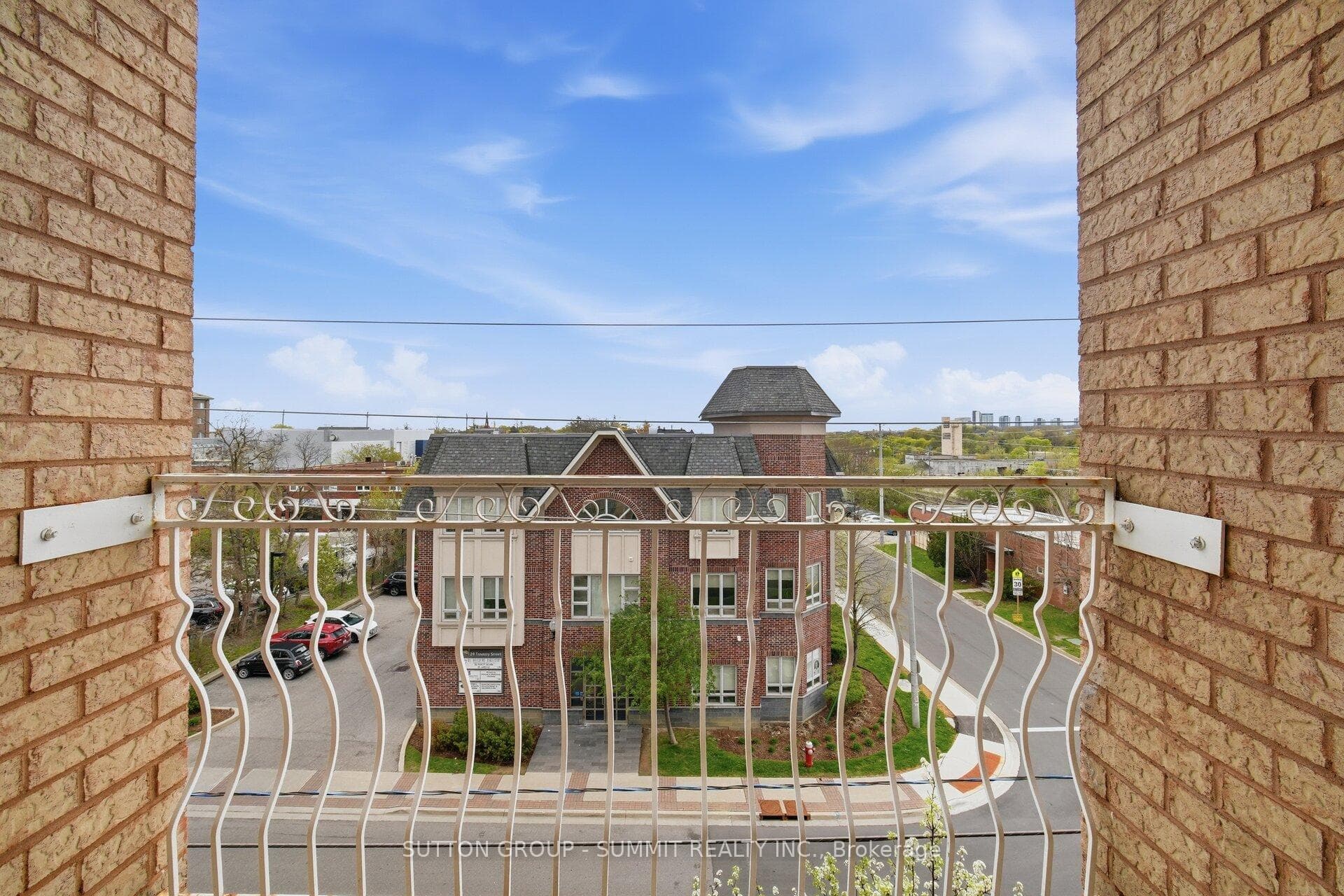 32 Tannery Street 606, Mississauga, ON L5M 6T6