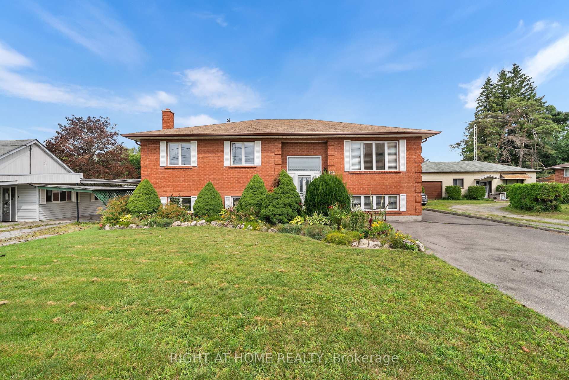 592 Taunton Road W, Oshawa, ON L1H 7K4