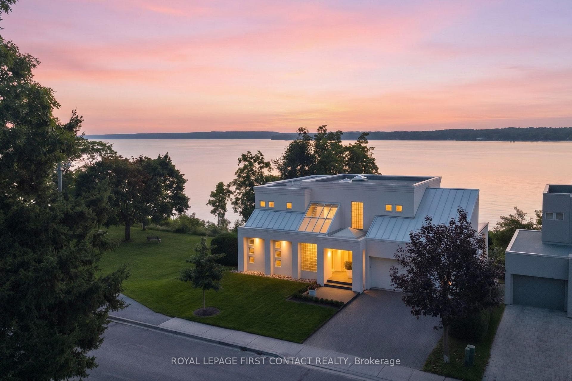 51 Kempenfelt Drive, Barrie, ON L4M 1B8