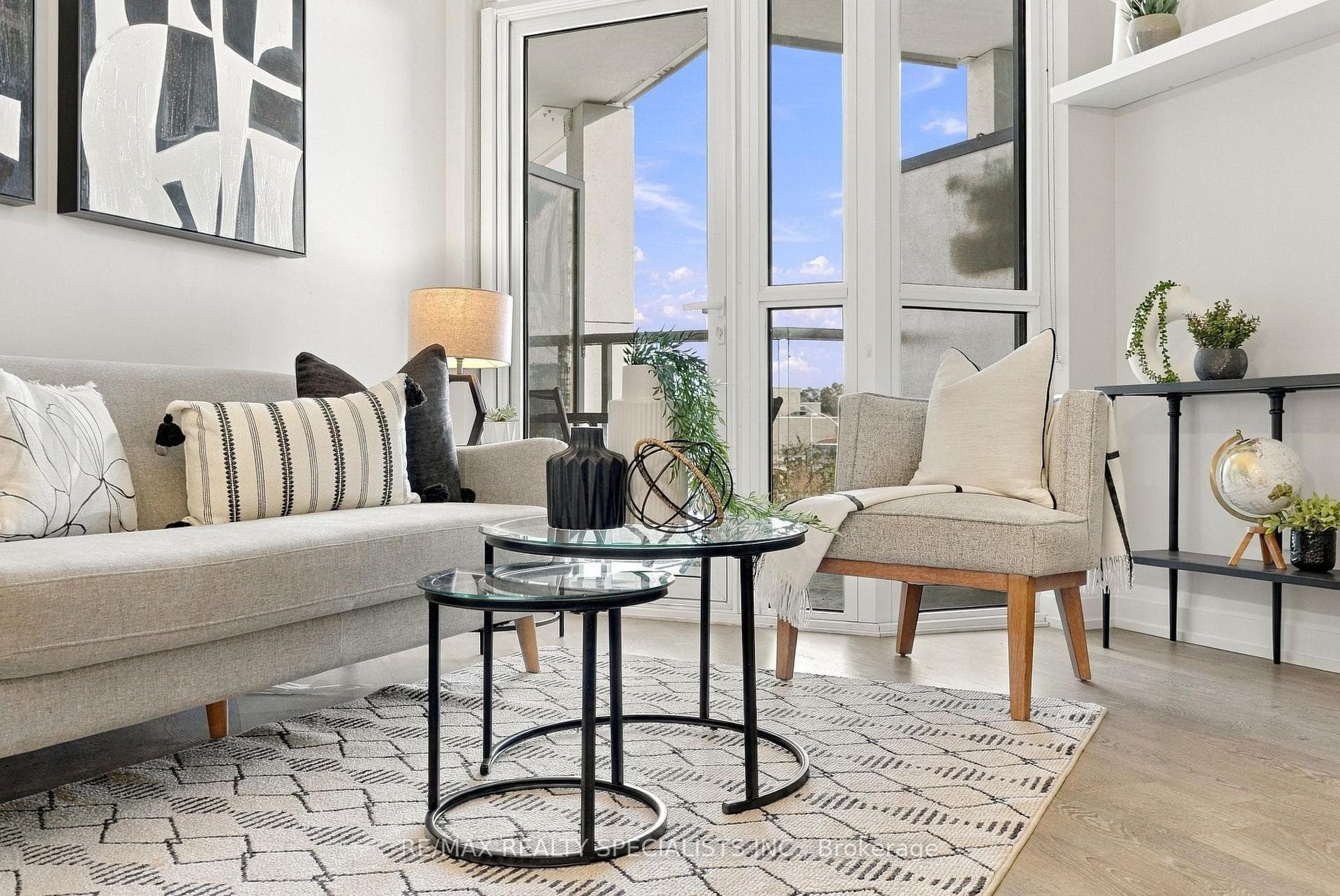 65 Speers Road 313, Oakville, ON L6K 0J1
