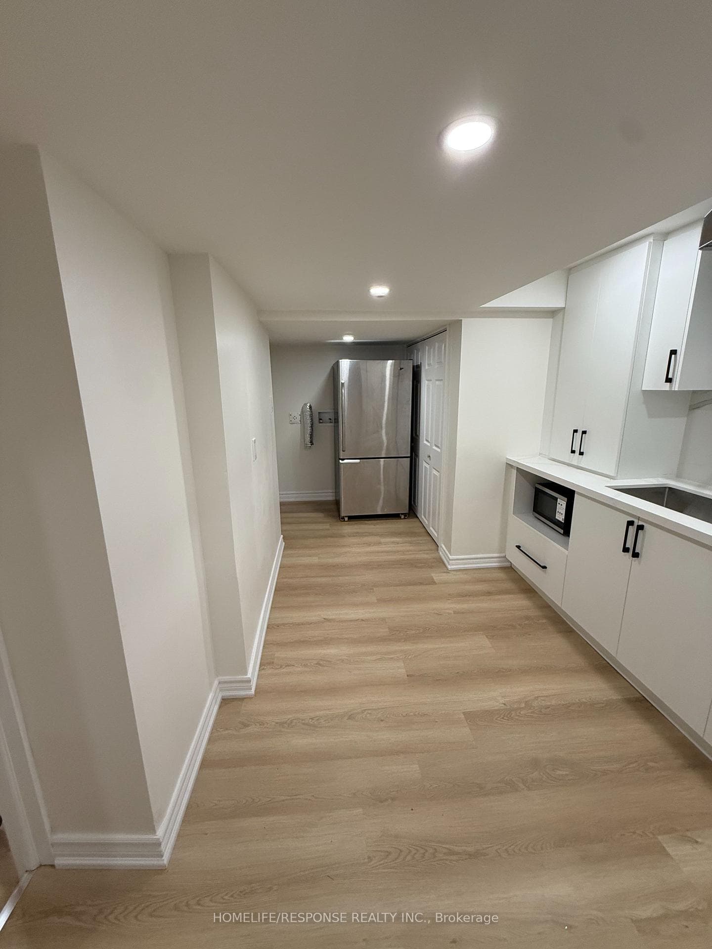 208 Lake Promenade, Toronto, ON M8W 1A8