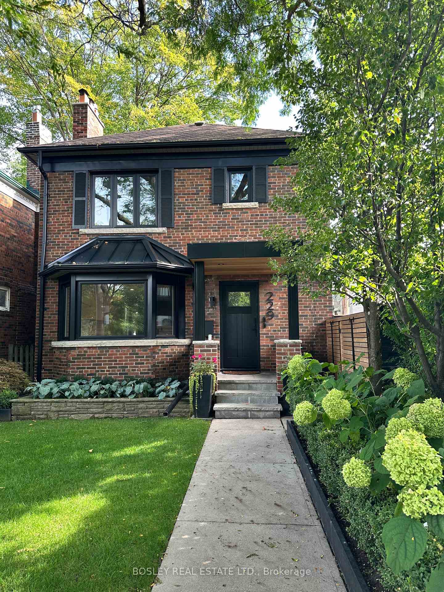 229 Manor Road E 2, Toronto, ON M4S 1R9