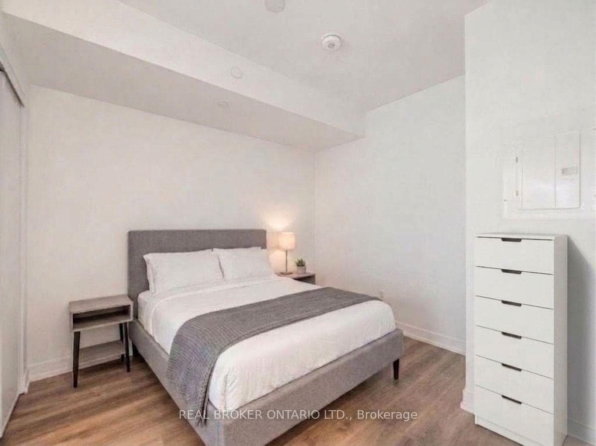 1 Jarvis Street E 922, Hamilton, ON L8R 3J2