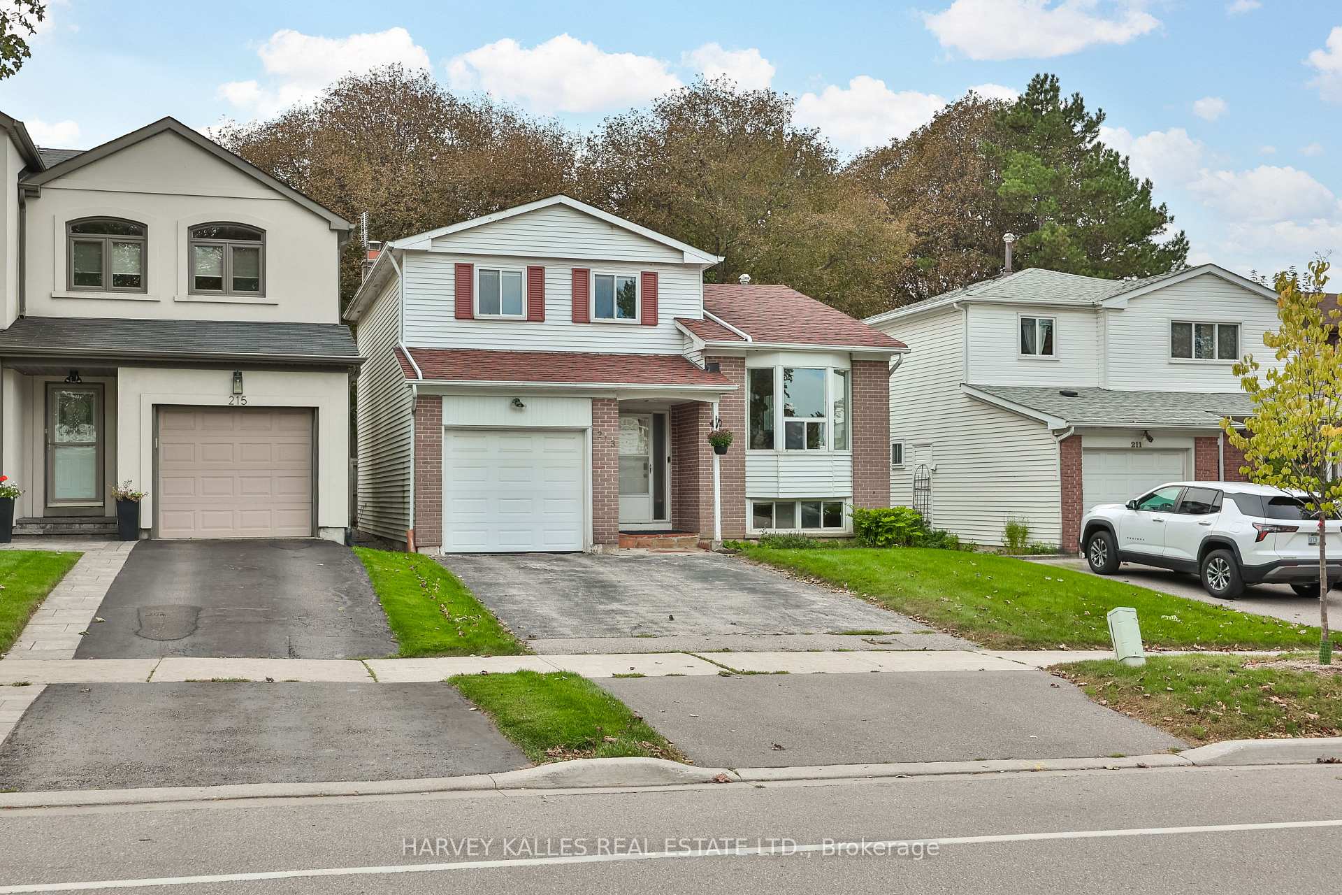 213 Simonston Boulevard, Markham, ON L3T 4M3
