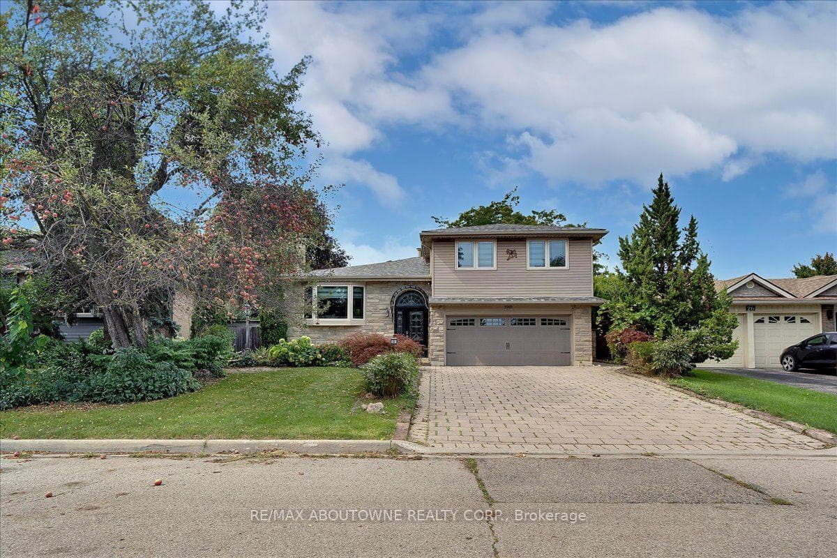 24 Golf View Drive, Brampton, ON L6W 1A5