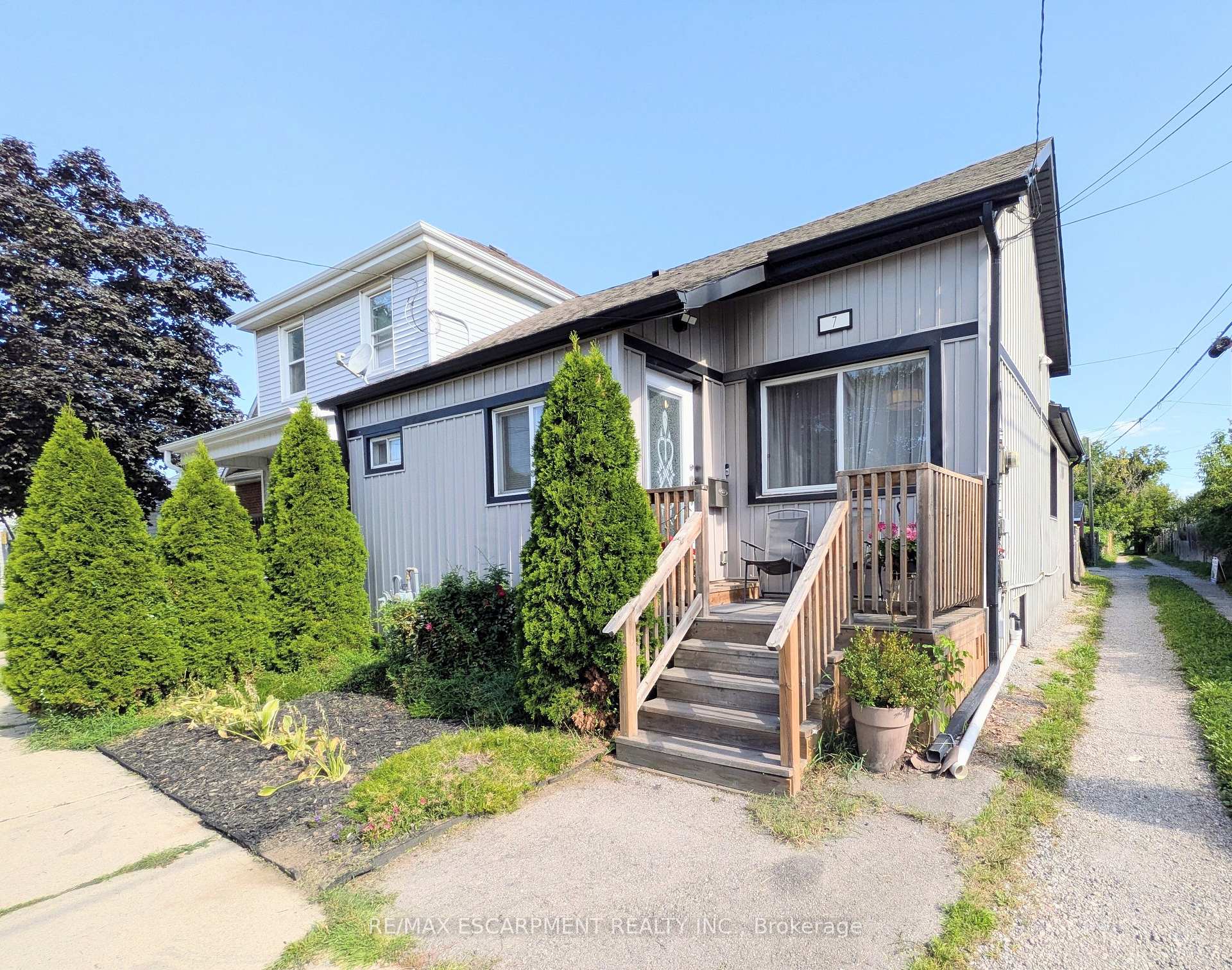 7 CAMPBELL Avenue, Hamilton, ON L8L 2M7