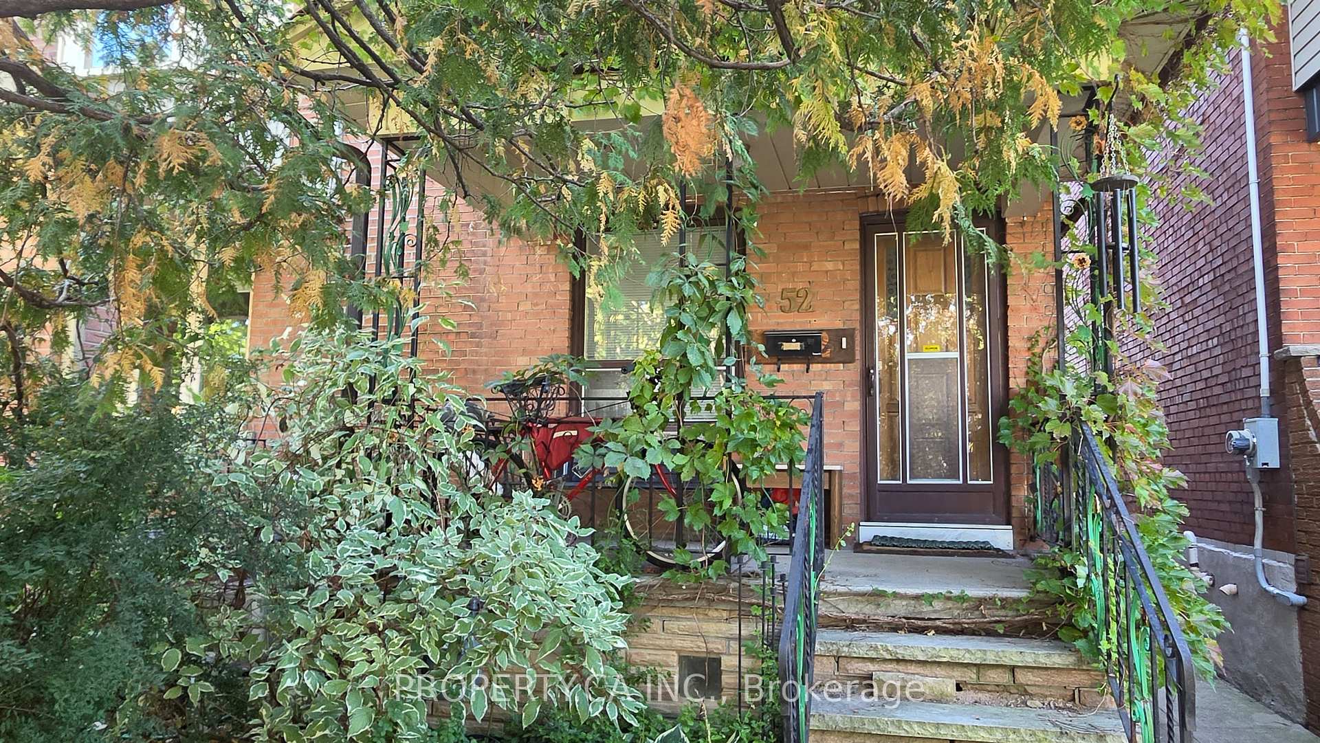 52 Earlscourt Avenue, Toronto, ON M6E 4A6