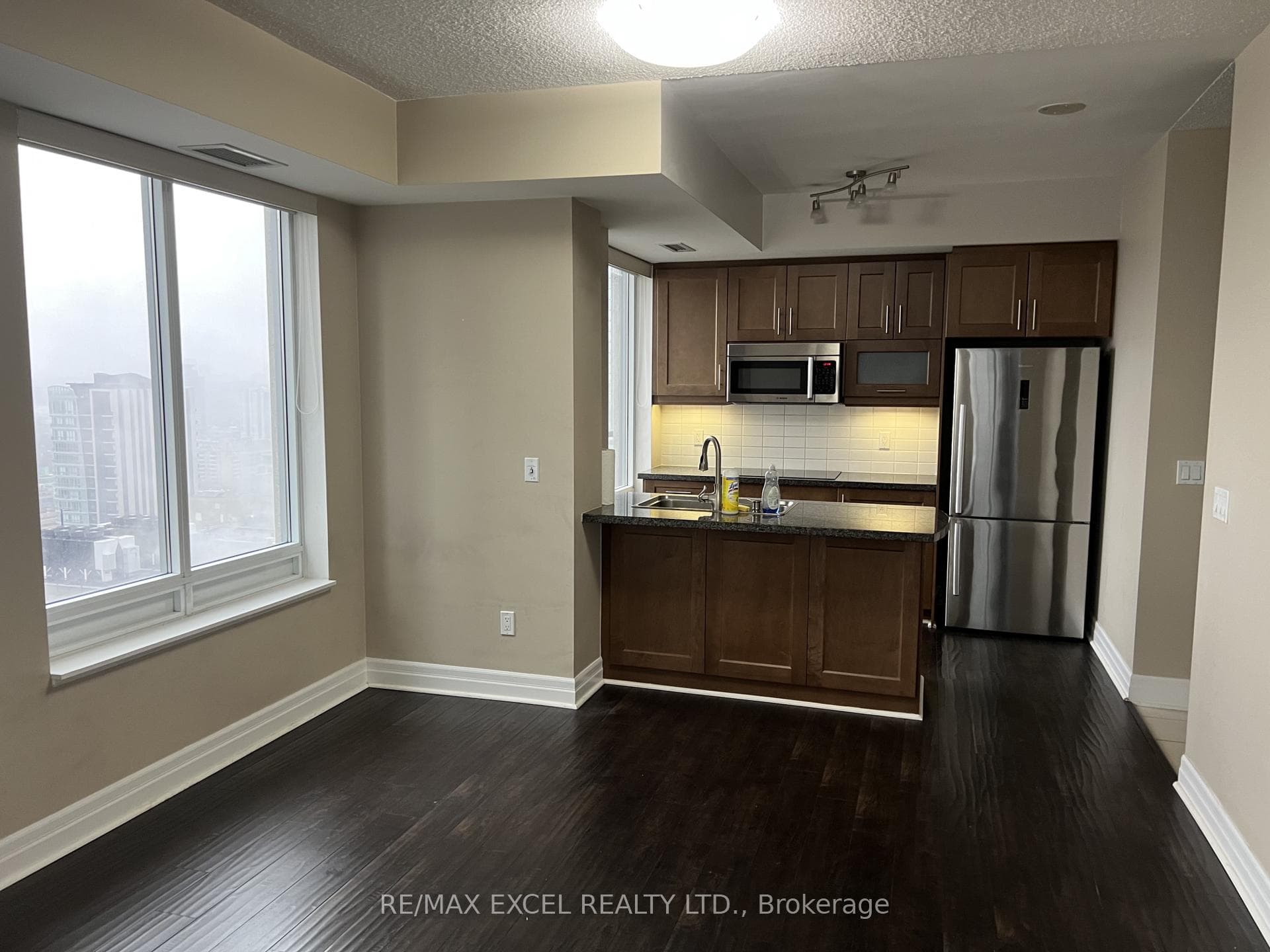 35 Balmuto Street 3006, Toronto, ON M4Y 0A3
