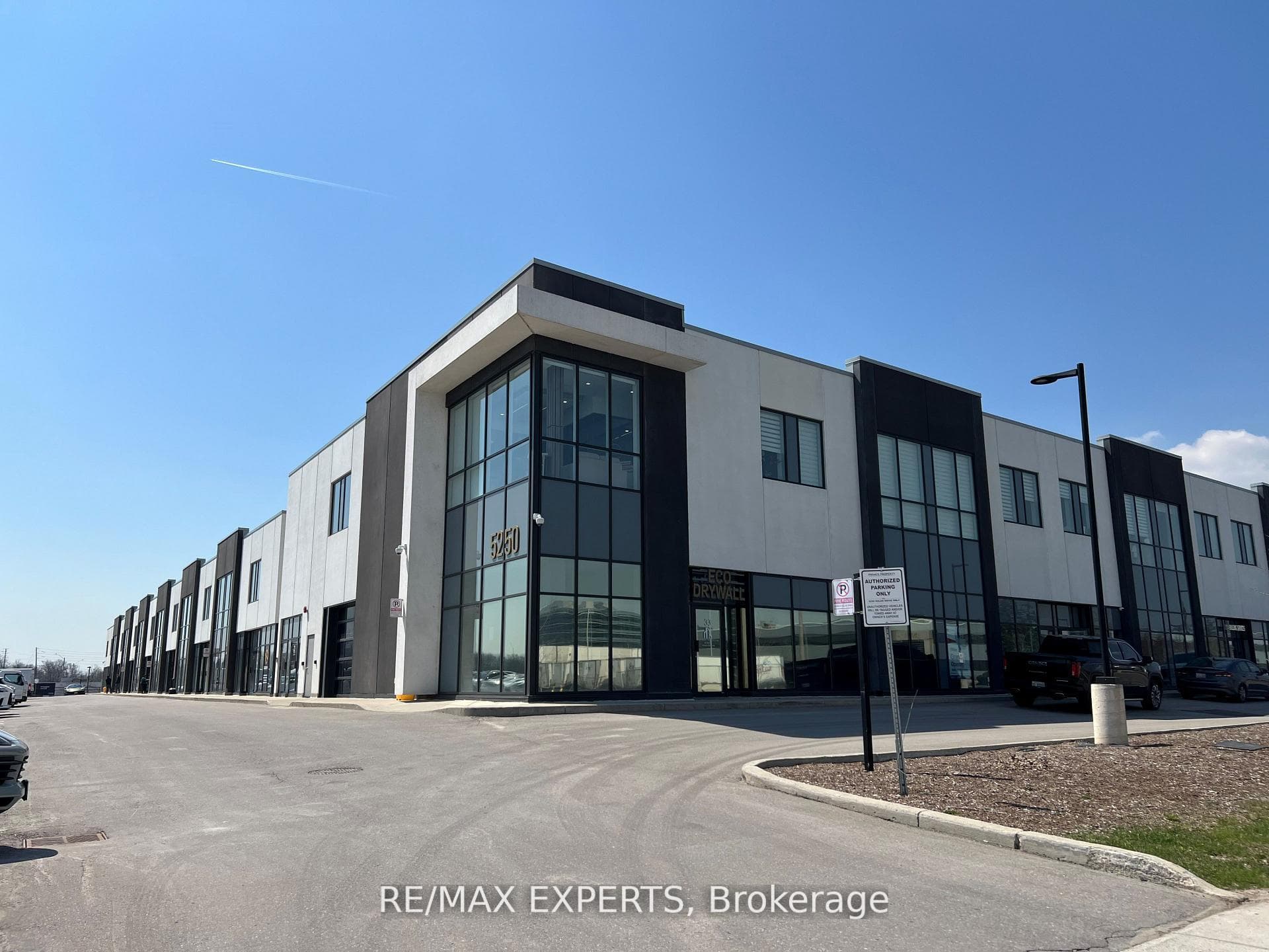 5250 Solar Drive 33, Mississauga, ON L4W 5M8