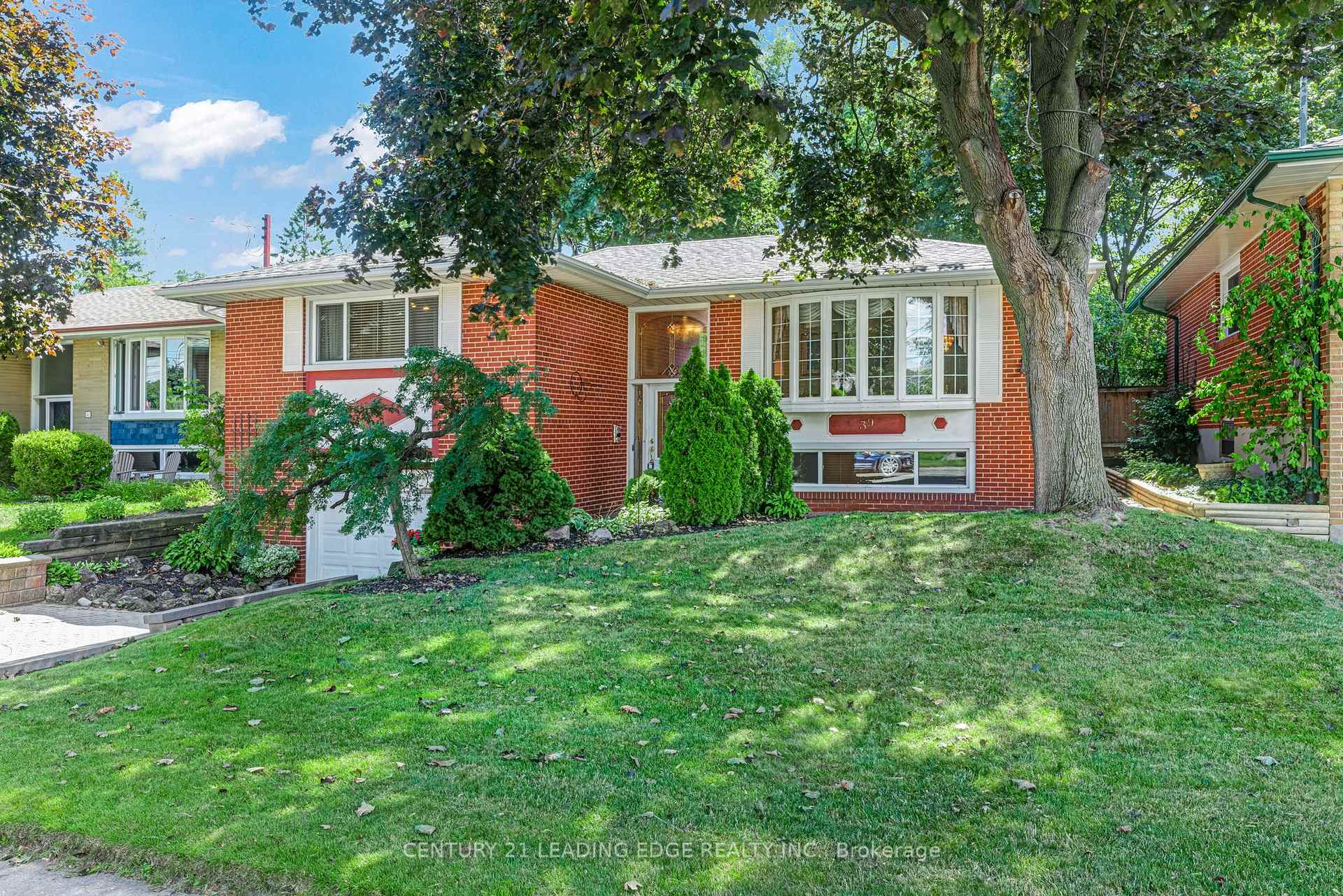 39 Wantanopa Crescent, Toronto, ON M1H 2B2