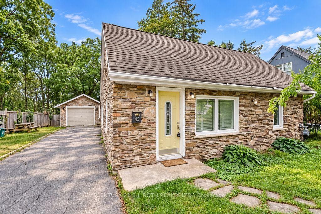 45 Grove Street W, Barrie, ON L4N 1M6