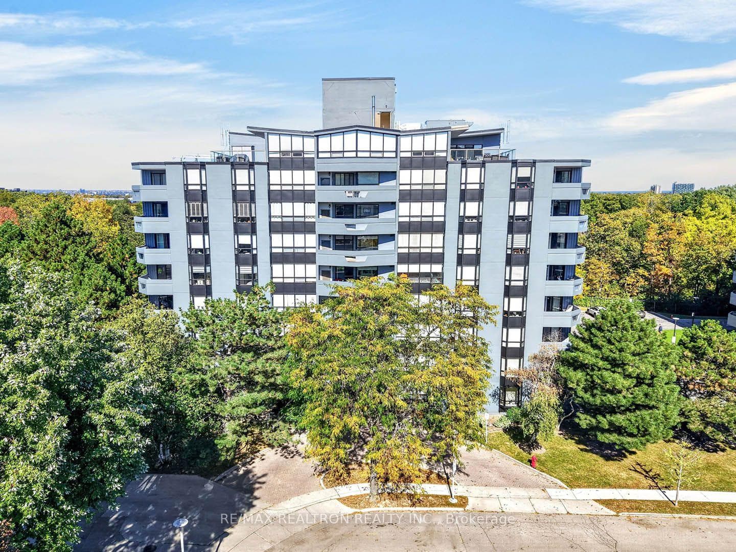 6 Village Green Boulevard 501, Hamilton, ON L8G 5B7