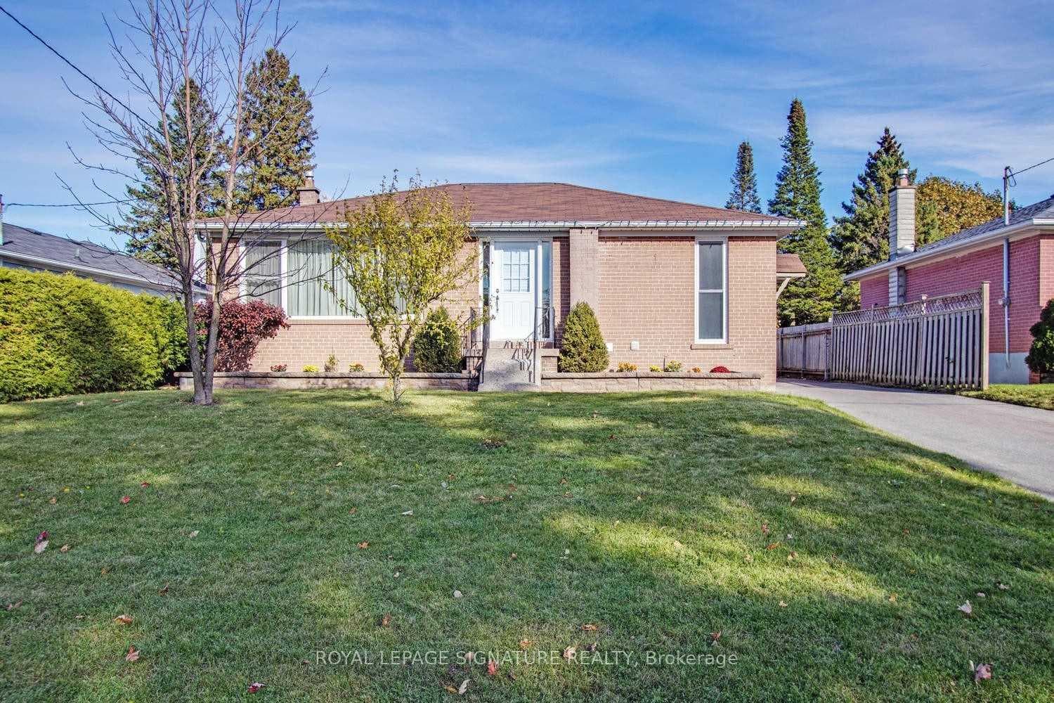 11 Patrick Drive, Aurora, ON L4G 2A6