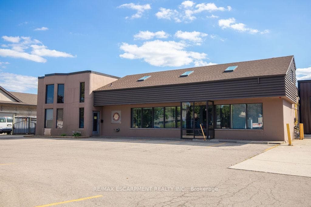 190 Hempstead Drive, Hamilton, ON L8W 2E3