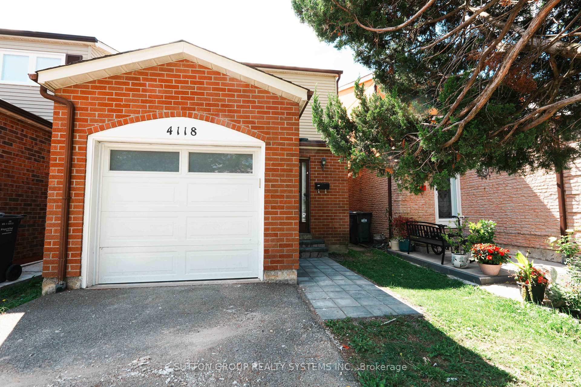 4118 Teakwood Drive, Mississauga, ON L5C 3L6