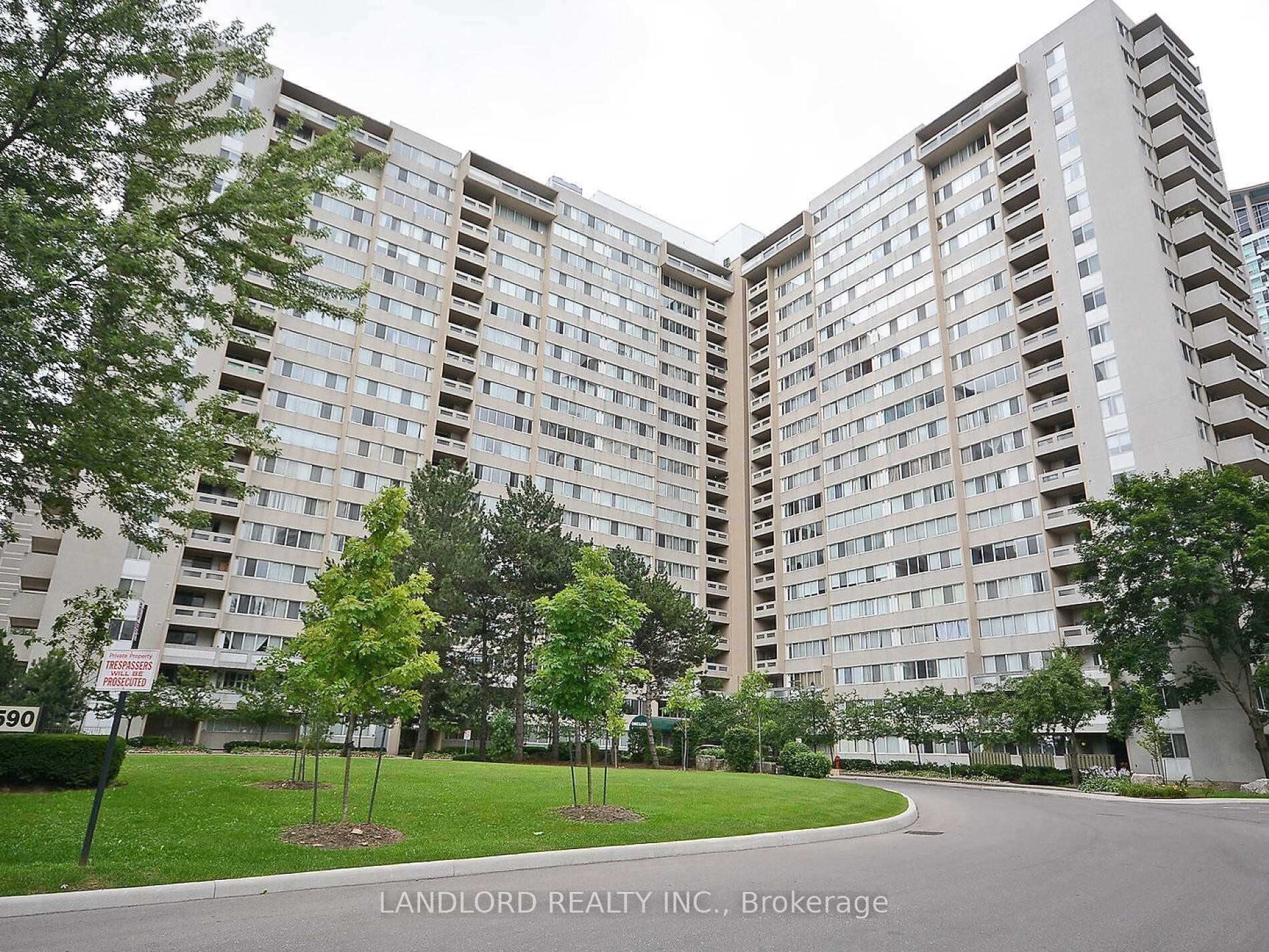 3590 Kaneff Crescent 405, Mississauga, ON L5A 3X3