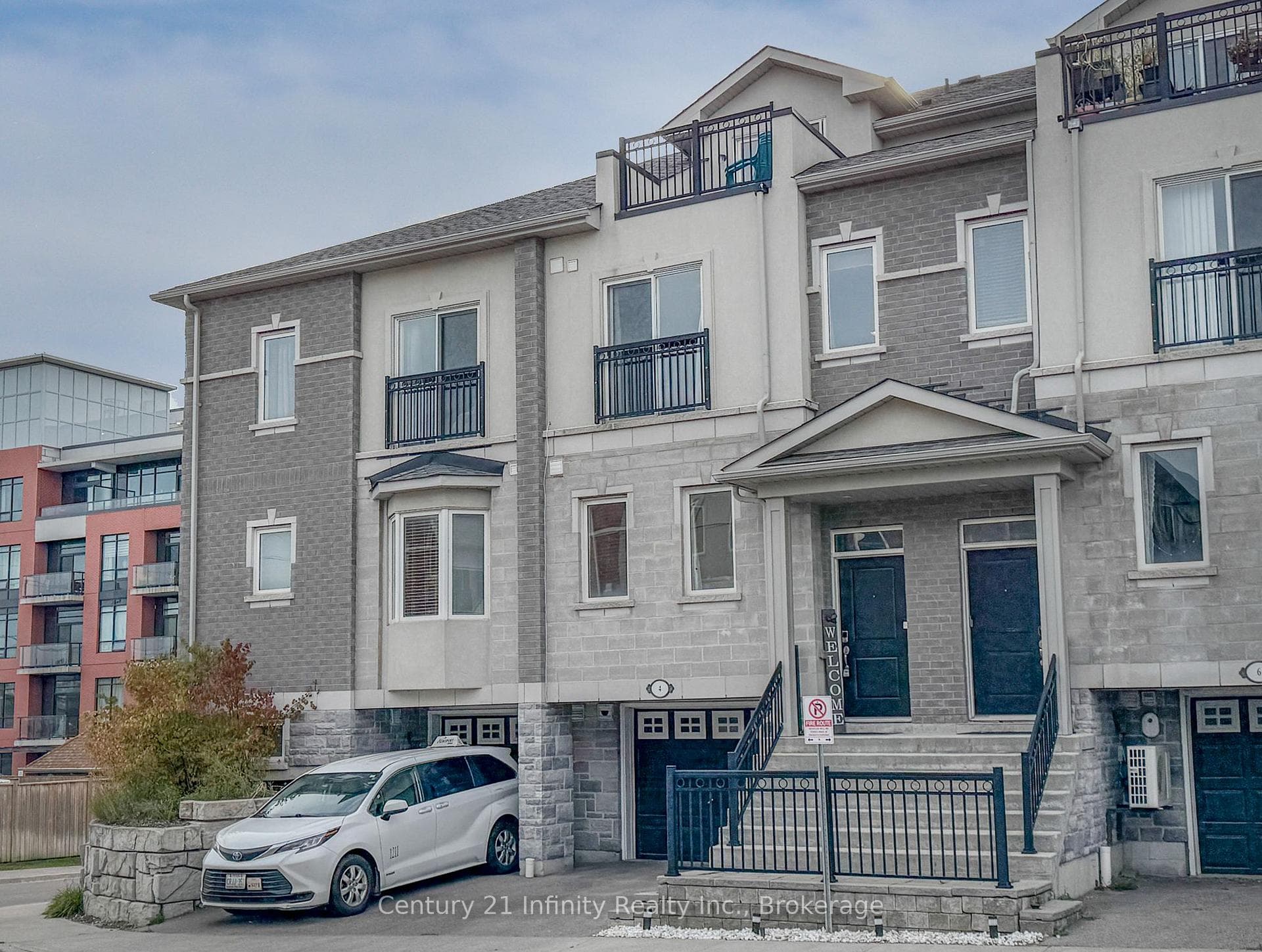 4 Dunsley Way, Whitby, ON L1N 0L5
