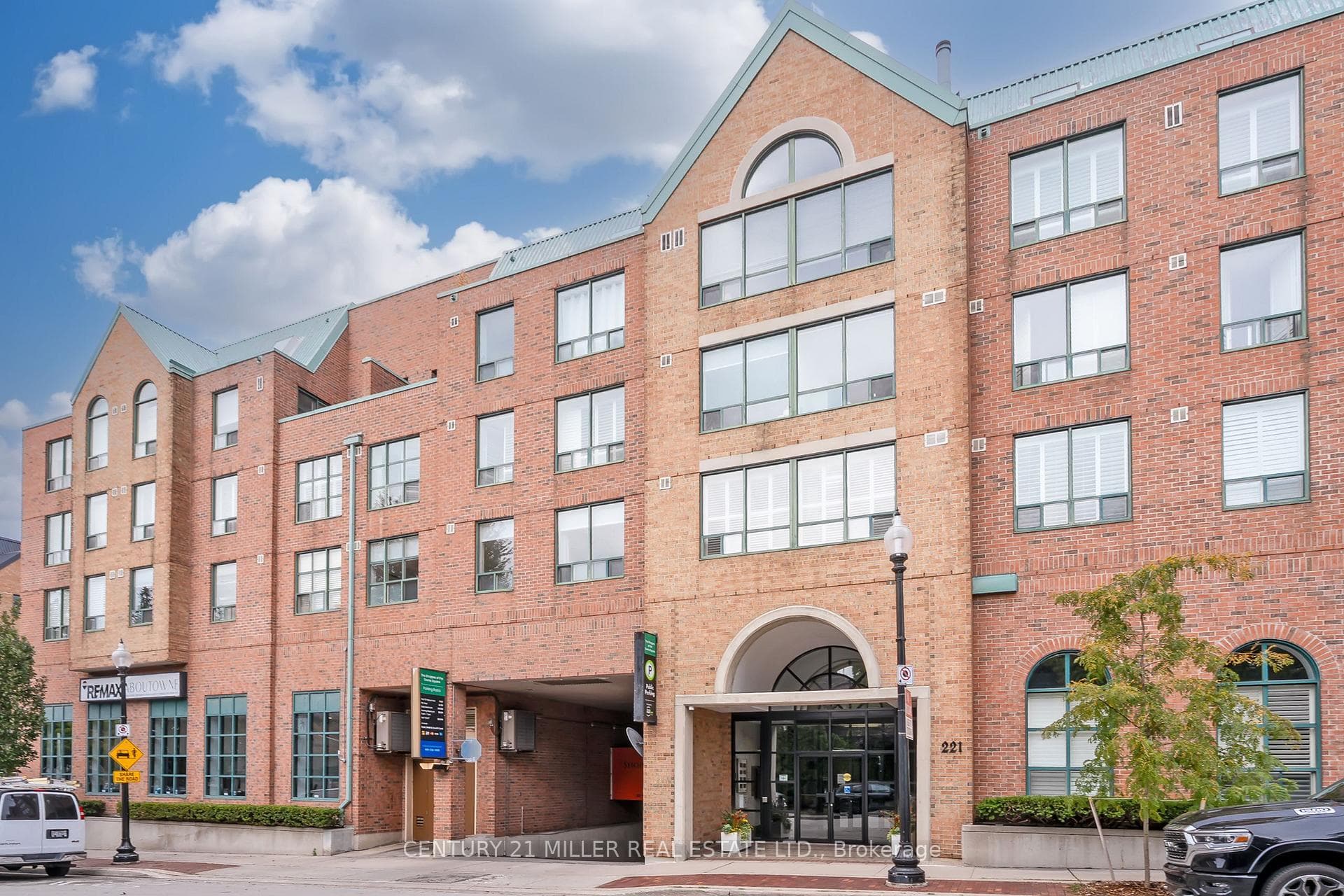 221 Robinson Street 307, Oakville, ON L6J 7N9