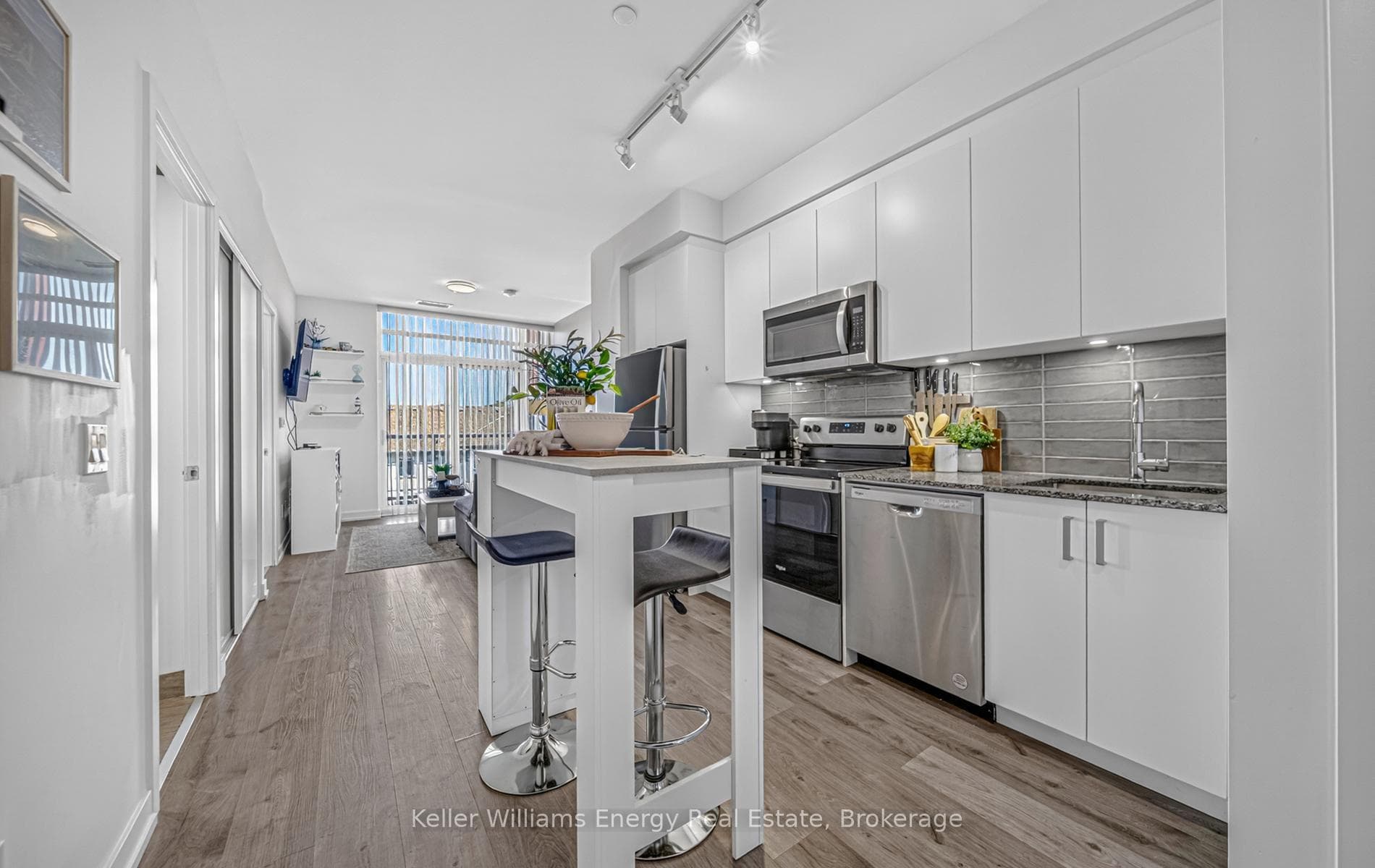 1010 Dundas Street E 301, Whitby, ON L1N 0L6