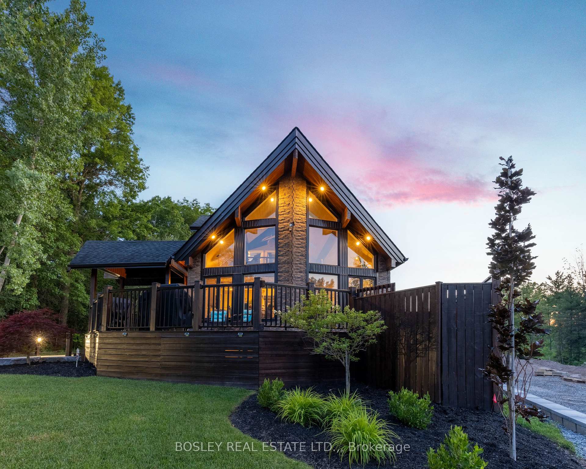 4949 Lyon's Parkway, Niagara Falls, ON L2E 6S6