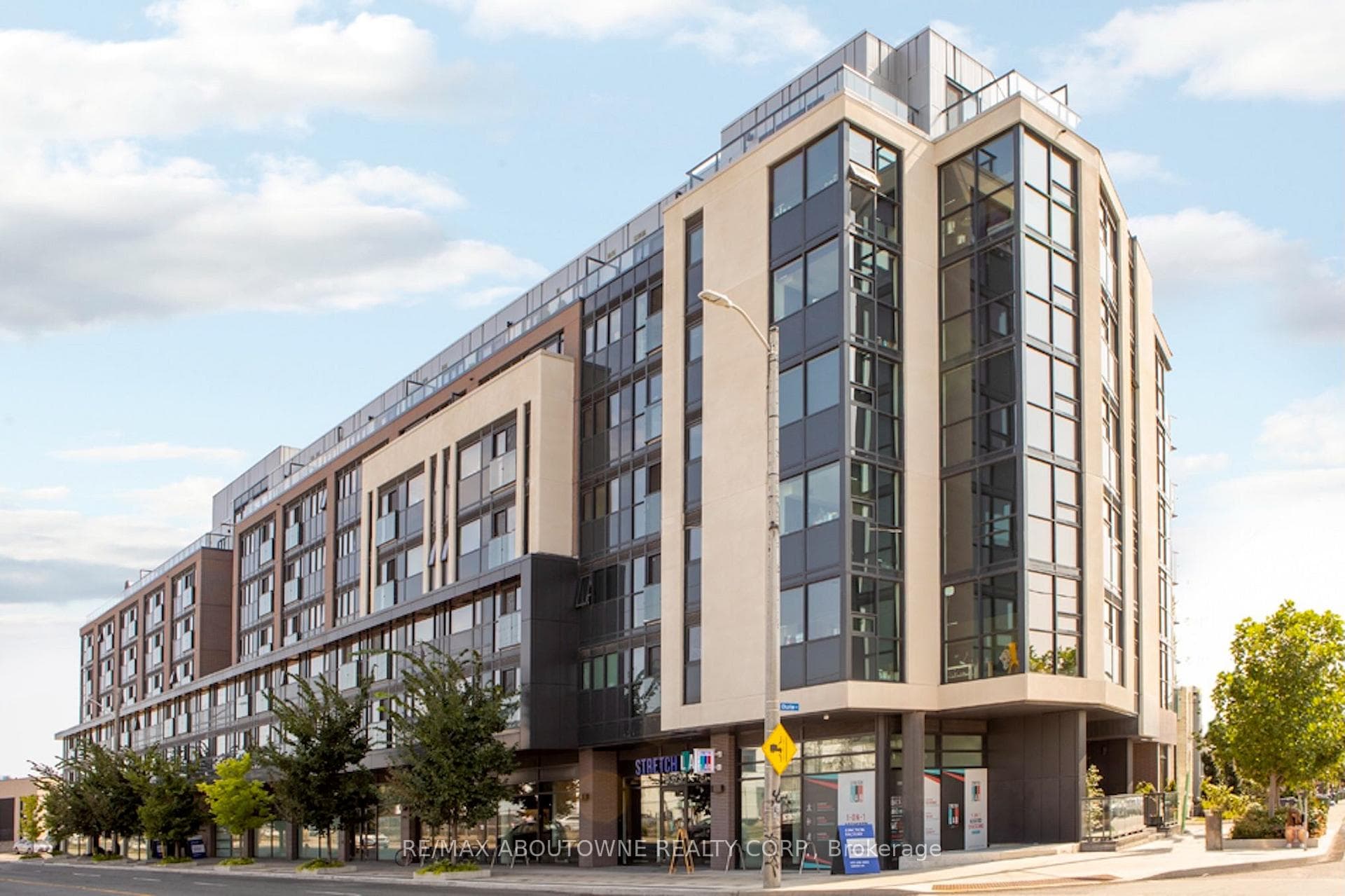 3385 Dundas Street W 219, Toronto, ON M6S 2S2