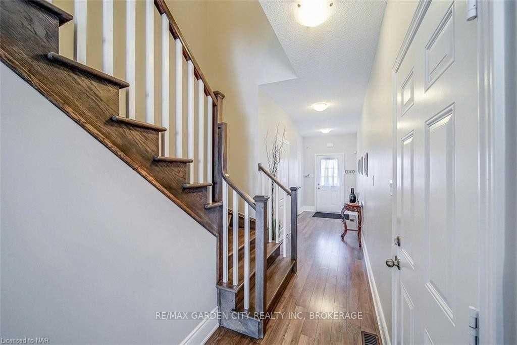 39 SUNSET Way, Thorold, ON L2V 0C7