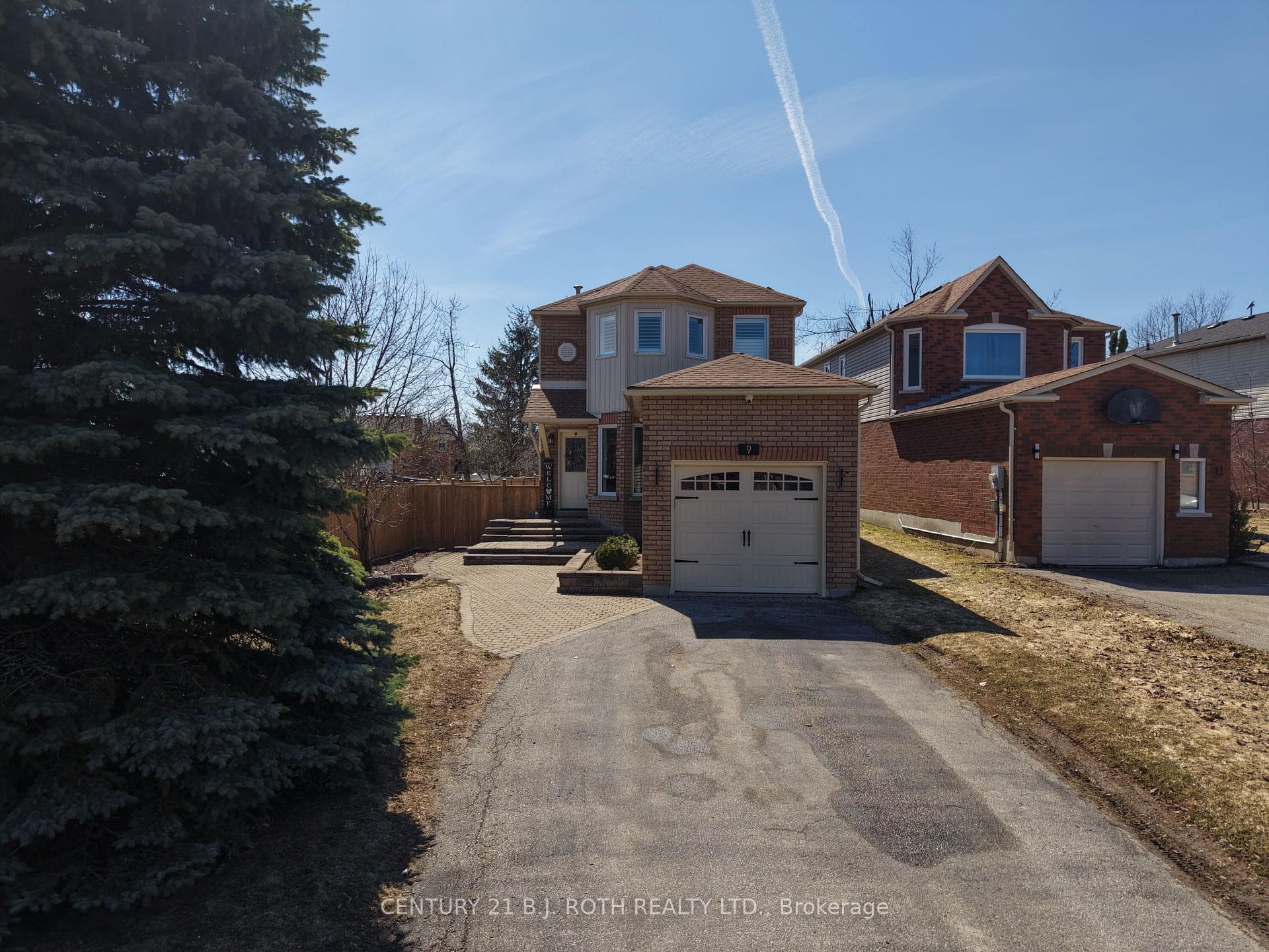 9 Laidlaw Drive N, Barrie, ON L4N 7S1