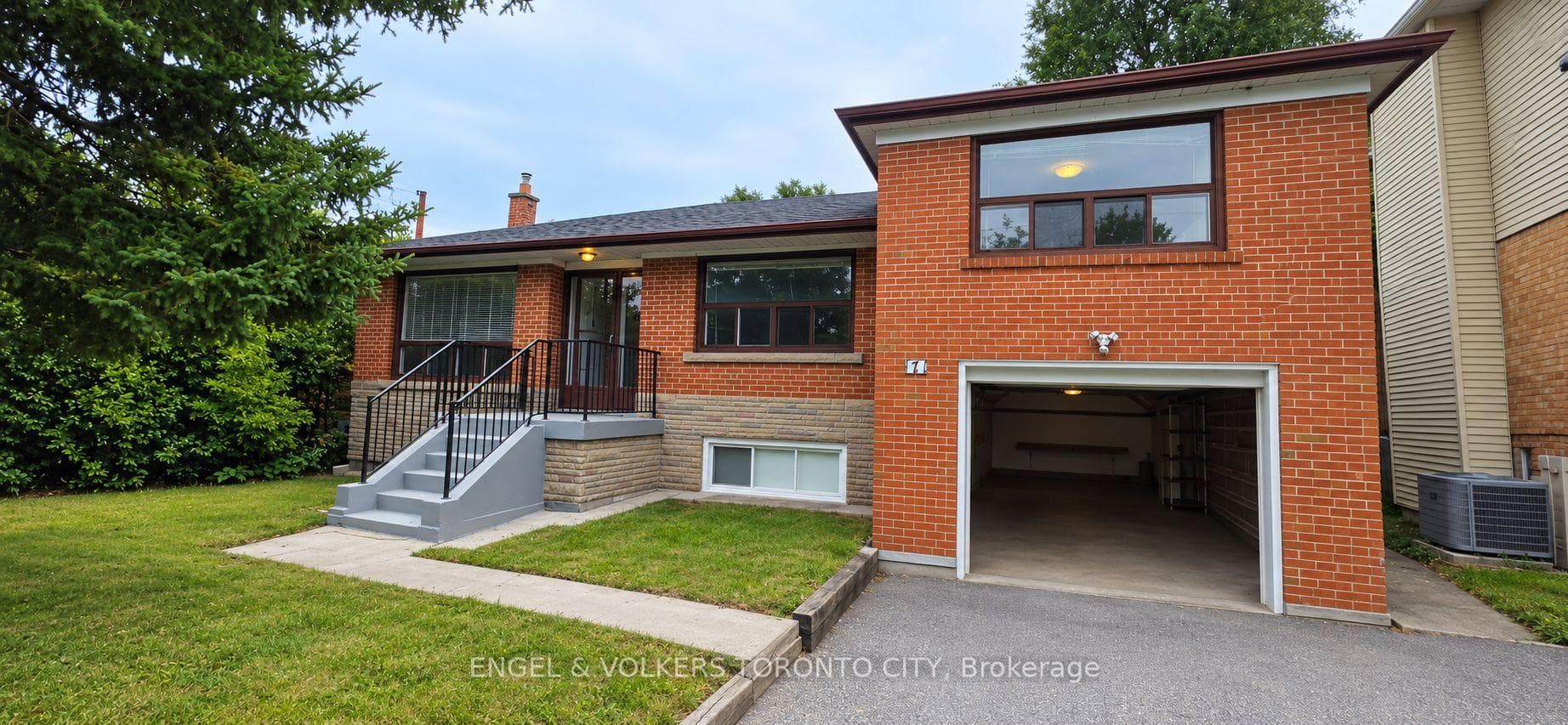 171 Brighton Avenue, Toronto, ON M3H 4E3
