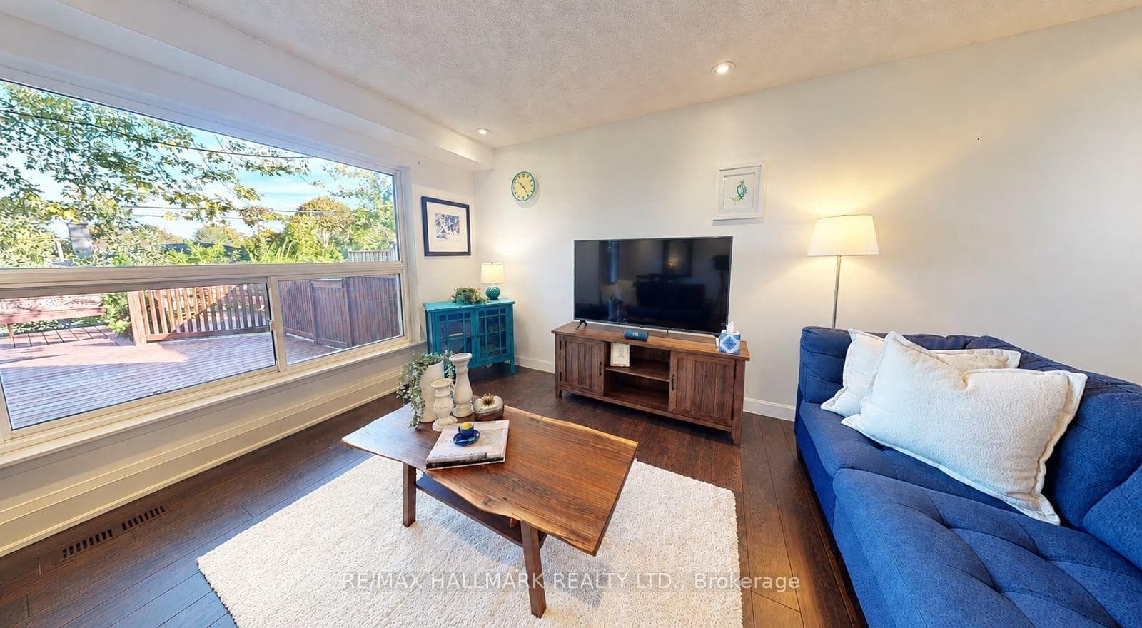 781 Pam Crescent, Newmarket, ON L3Y 5B7