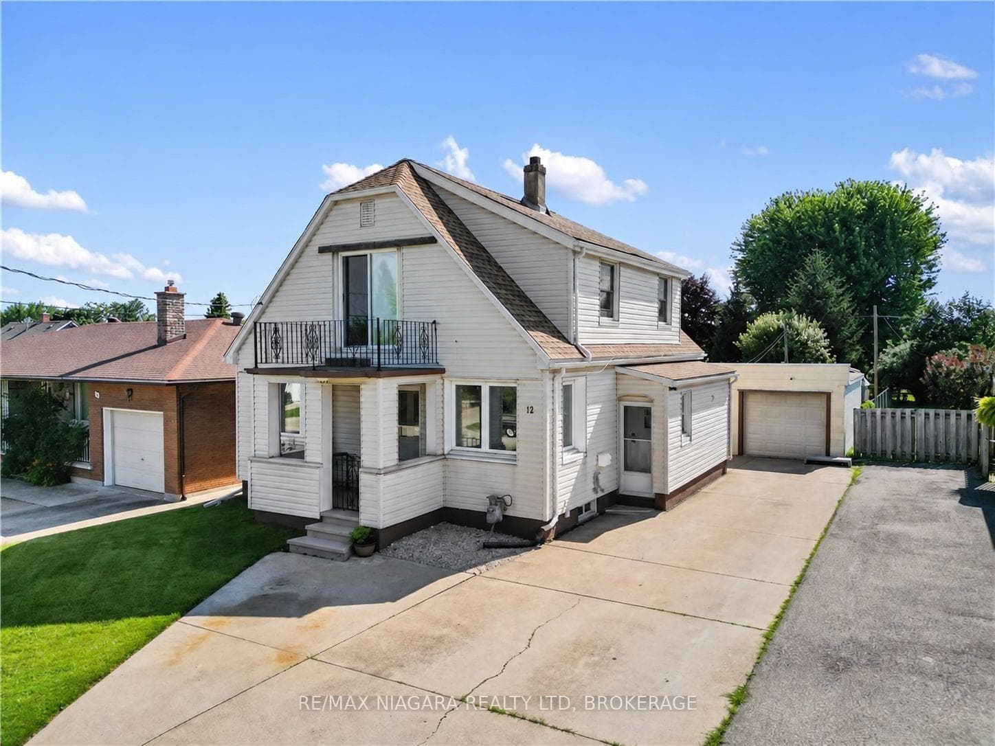 12 West Street S UPPER, Thorold, ON L2V 2R6