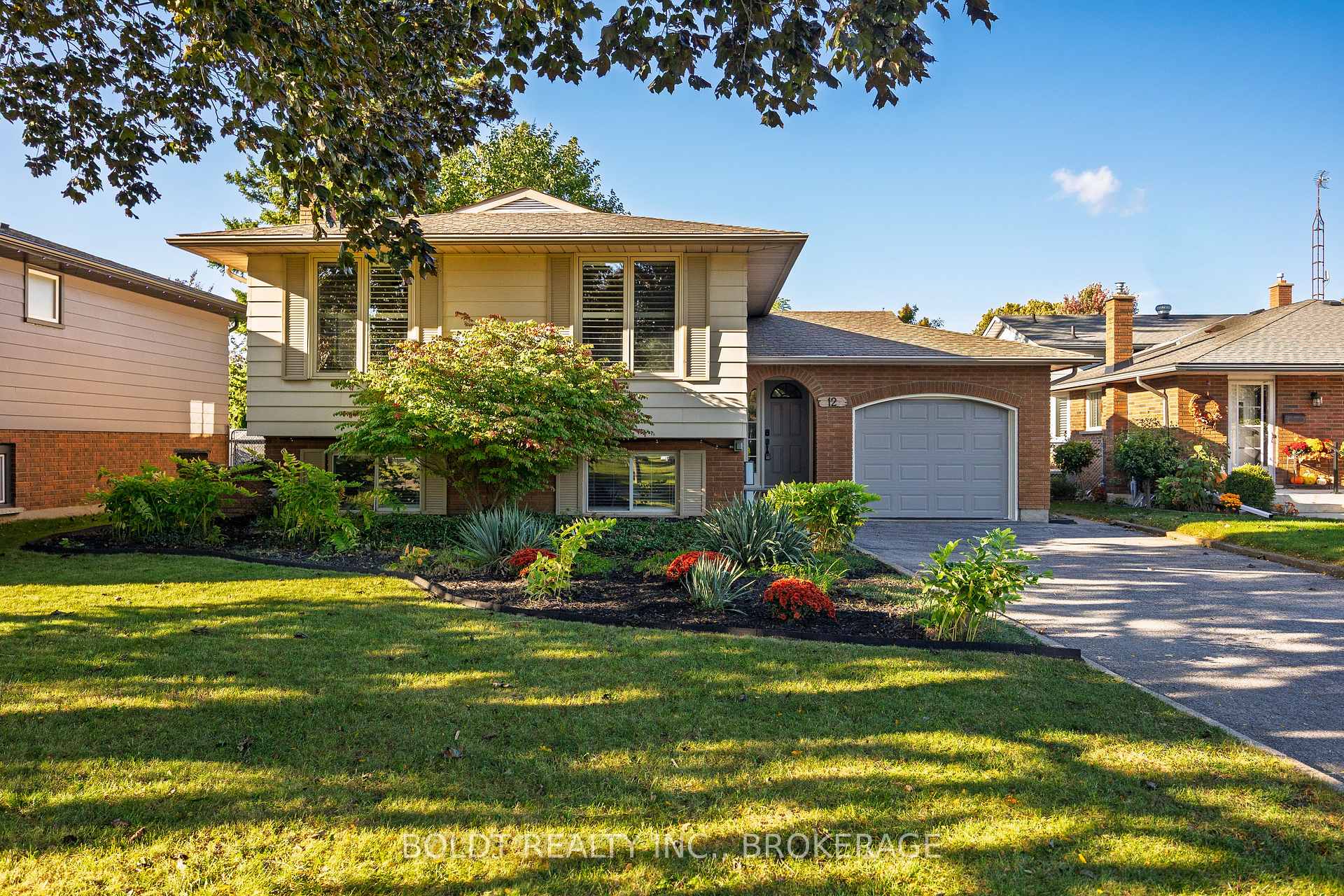 12 Bayshore Crescent, St. Catharines, ON L2N 5Y4