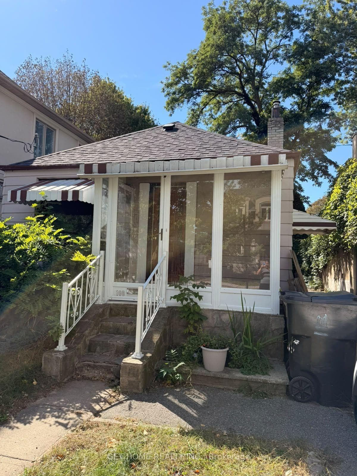 100 Cadorna Avenue, Toronto, ON M4J 3X2