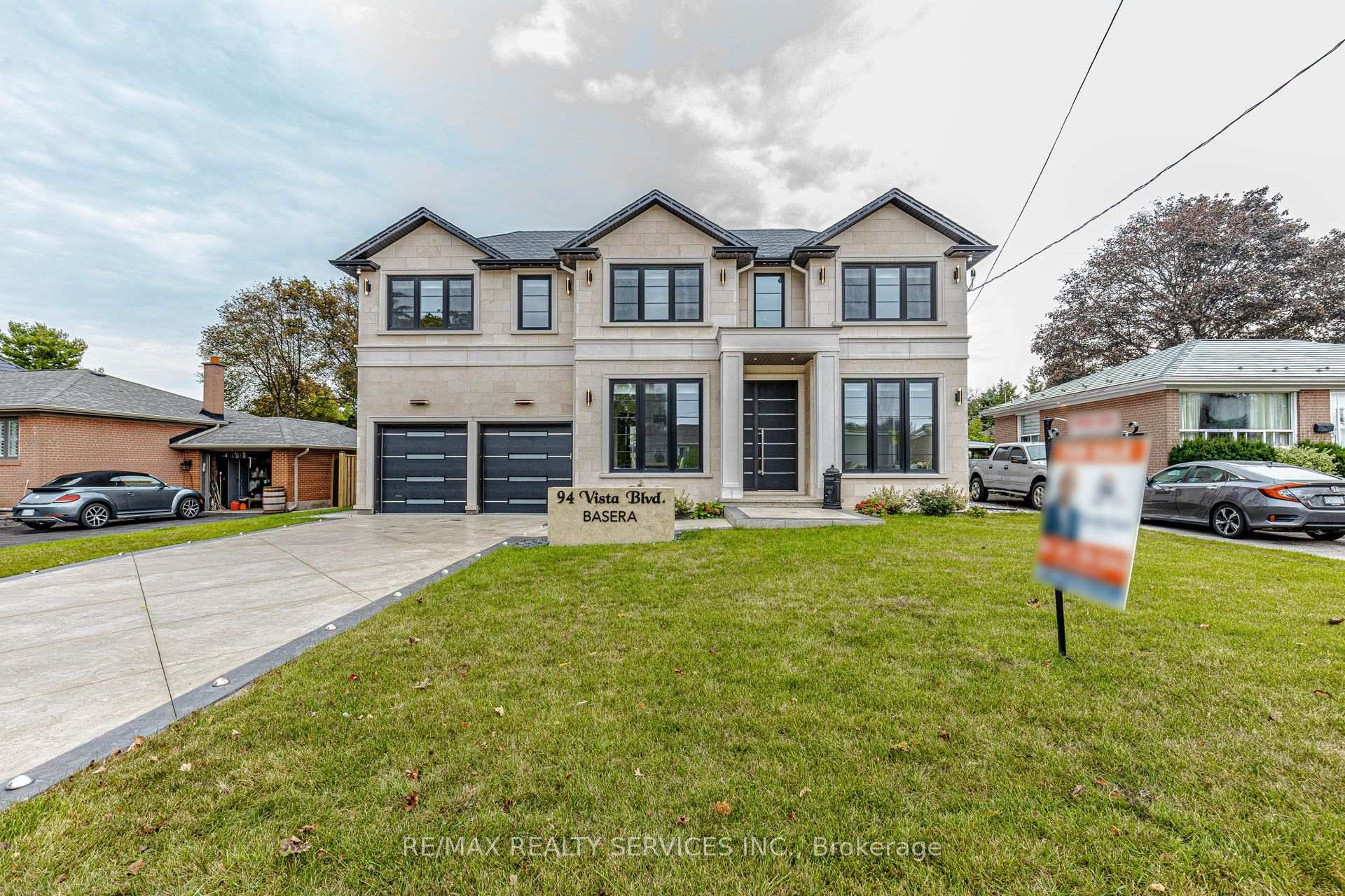 94 Vista Boulevard, Mississauga, ON L5M 1V9