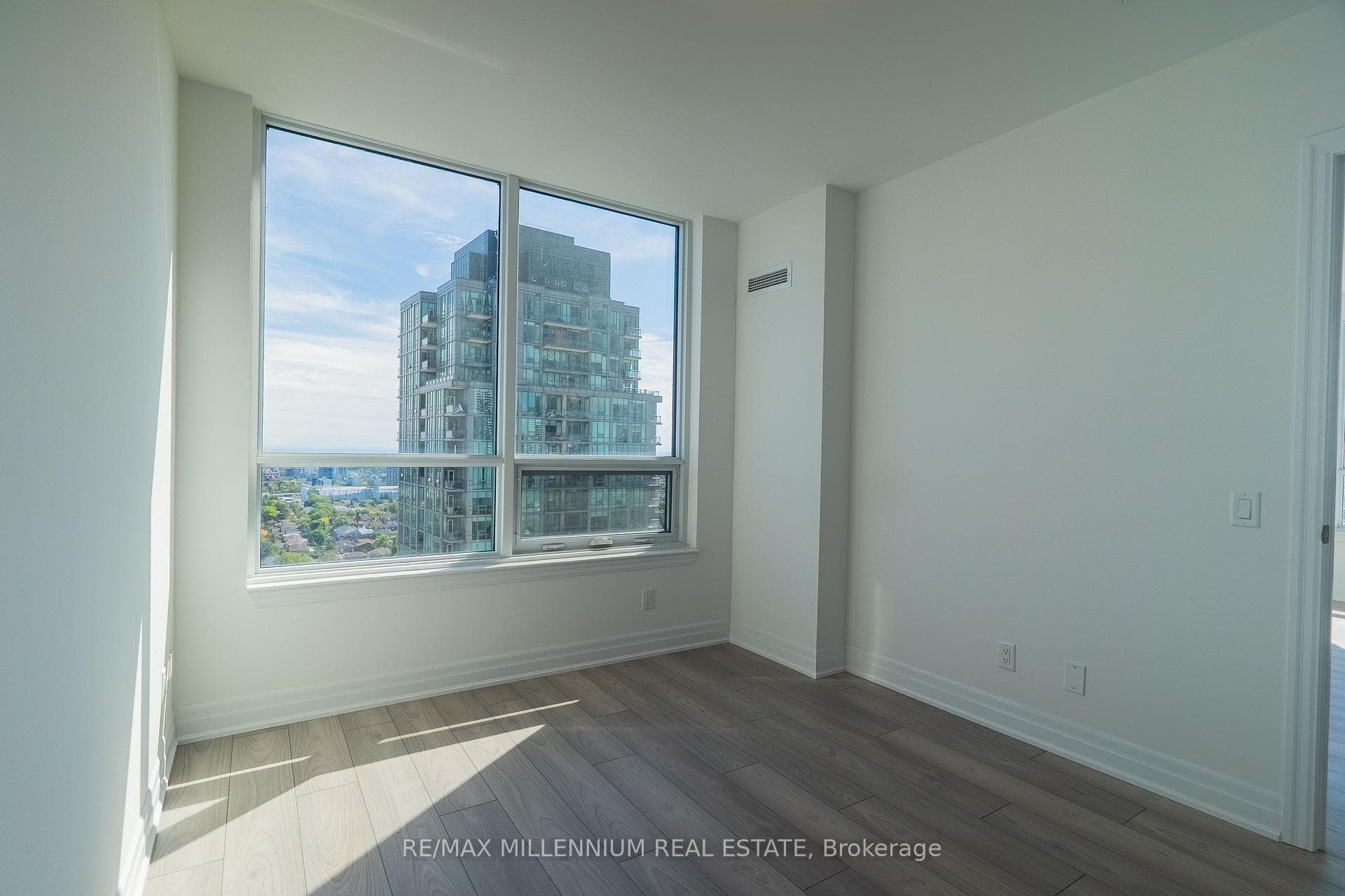 36 Elm Drive W 2607, Mississauga, ON L5B 0N3