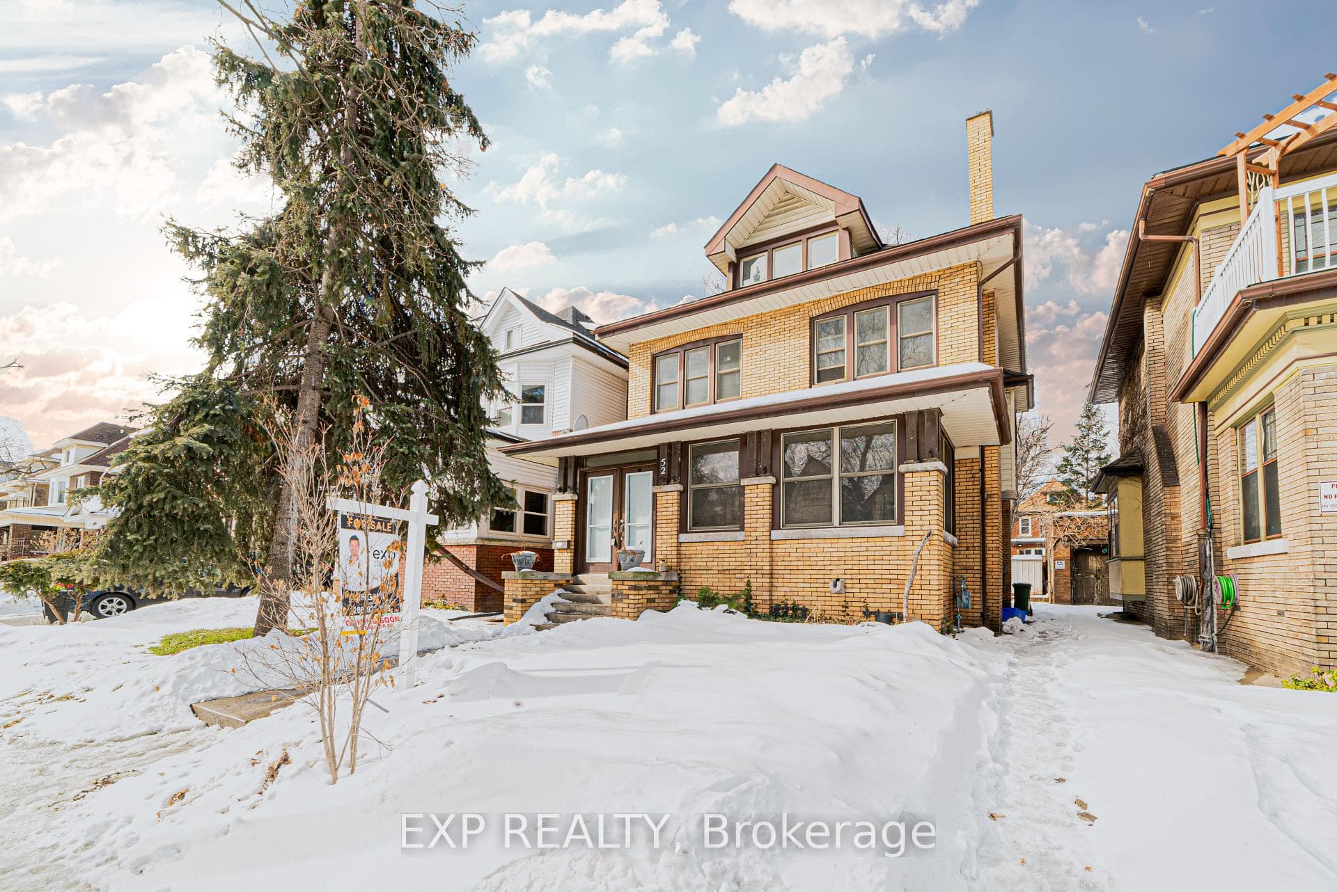 52 Proctor Boulevard Main, Hamilton, ON L8M 2M4