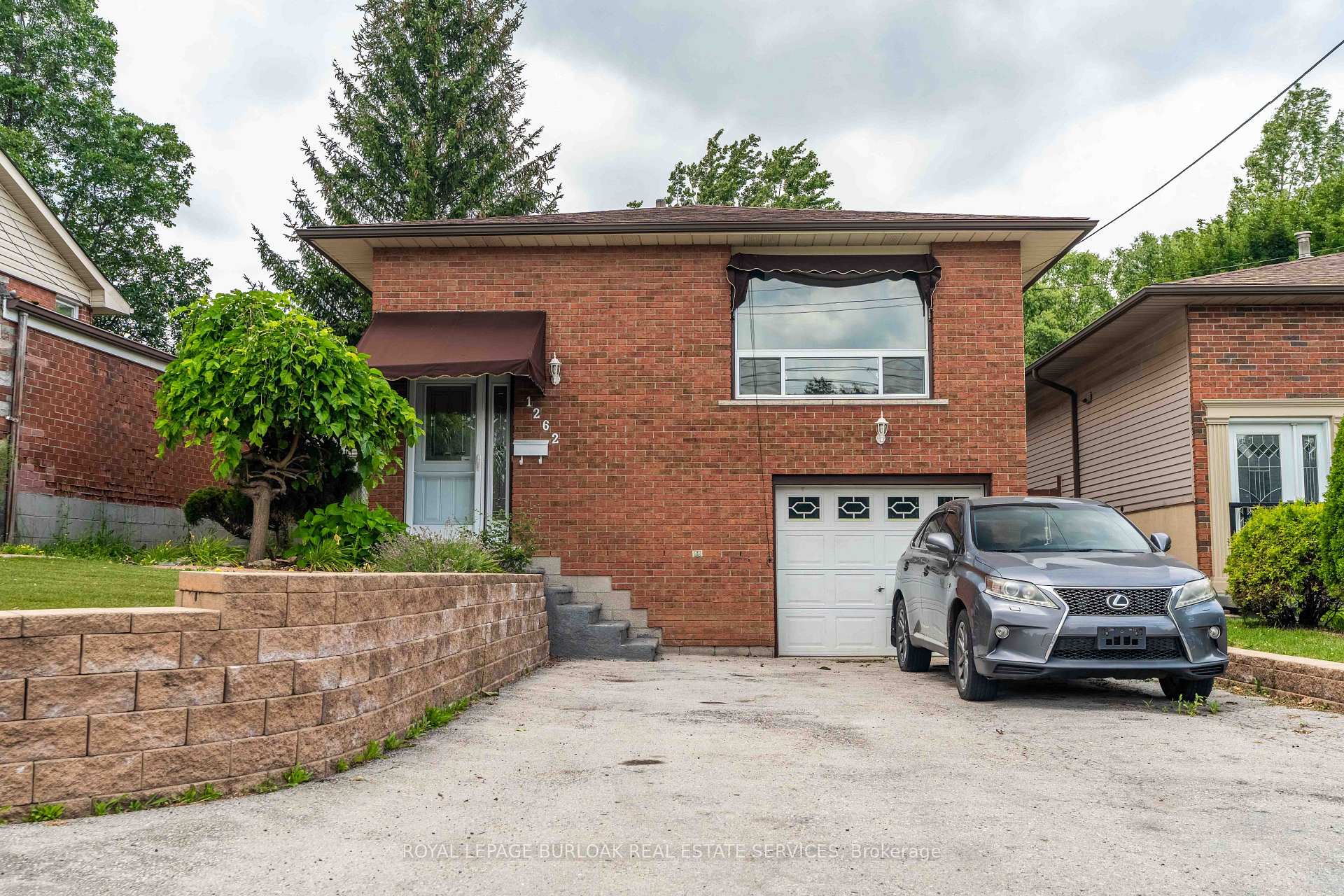1262 Upper Gage Avenue, Hamilton, ON L8W 1E4