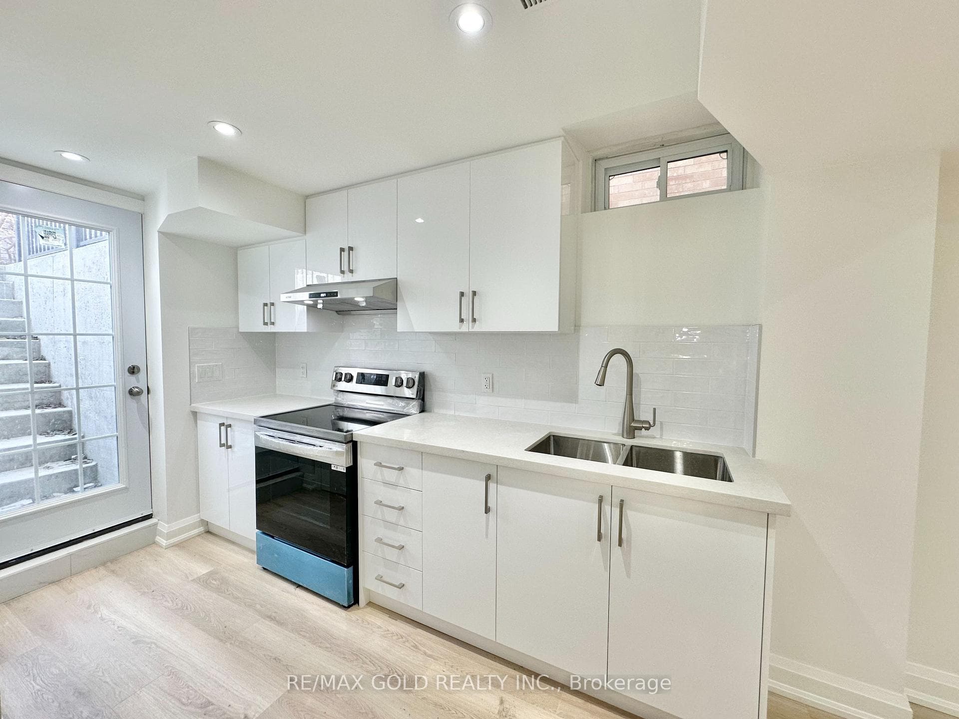 7099 Village Walk Basement, Mississauga, ON L5W 1X5