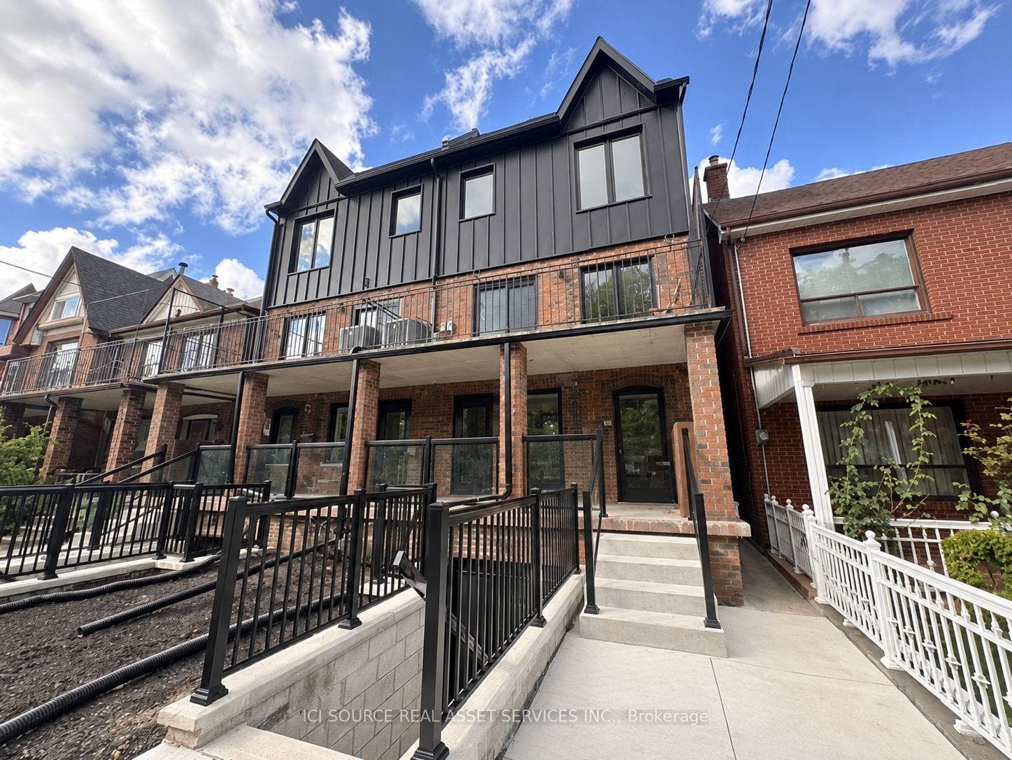 152 Brunswick Avenue Top Floor, Toronto, ON M5S 2M2