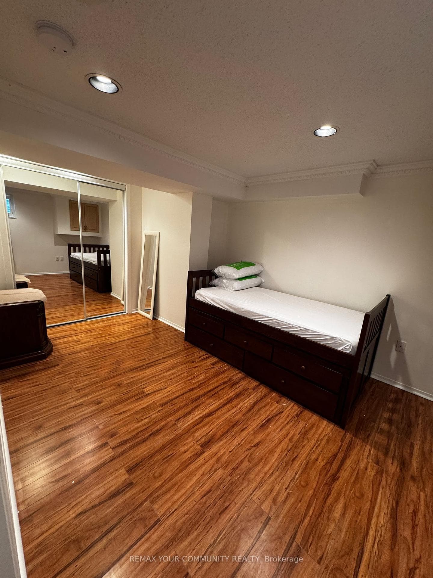 198 Stephen Street Basement, Richmond Hill, ON L4C 5P1