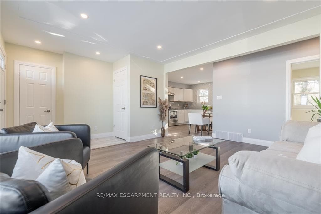 58 Sandalwood Avenue, Hamilton, ON L8T 2E3