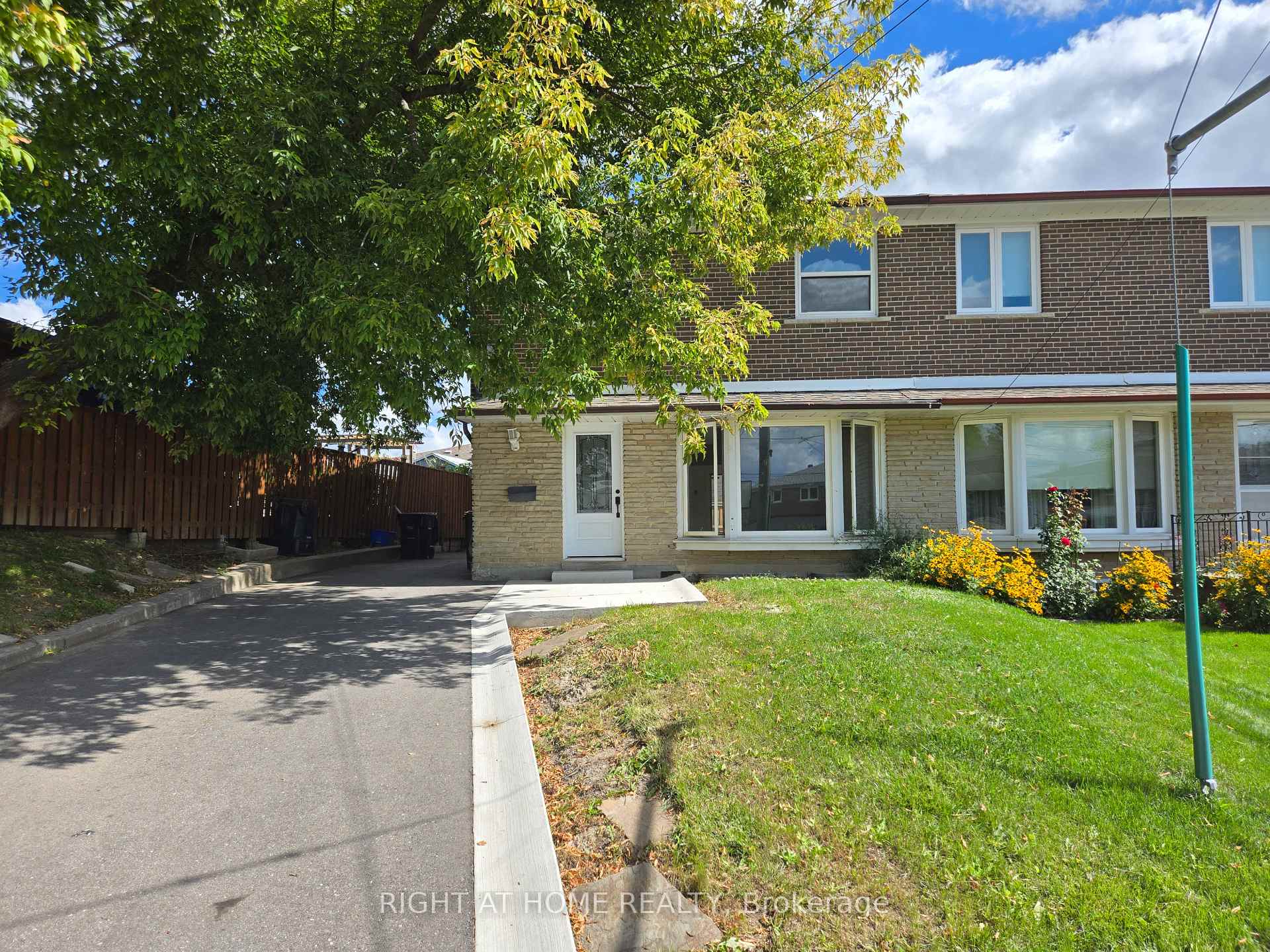 13 Faulkner Crescent, Toronto, ON M9M 2B9