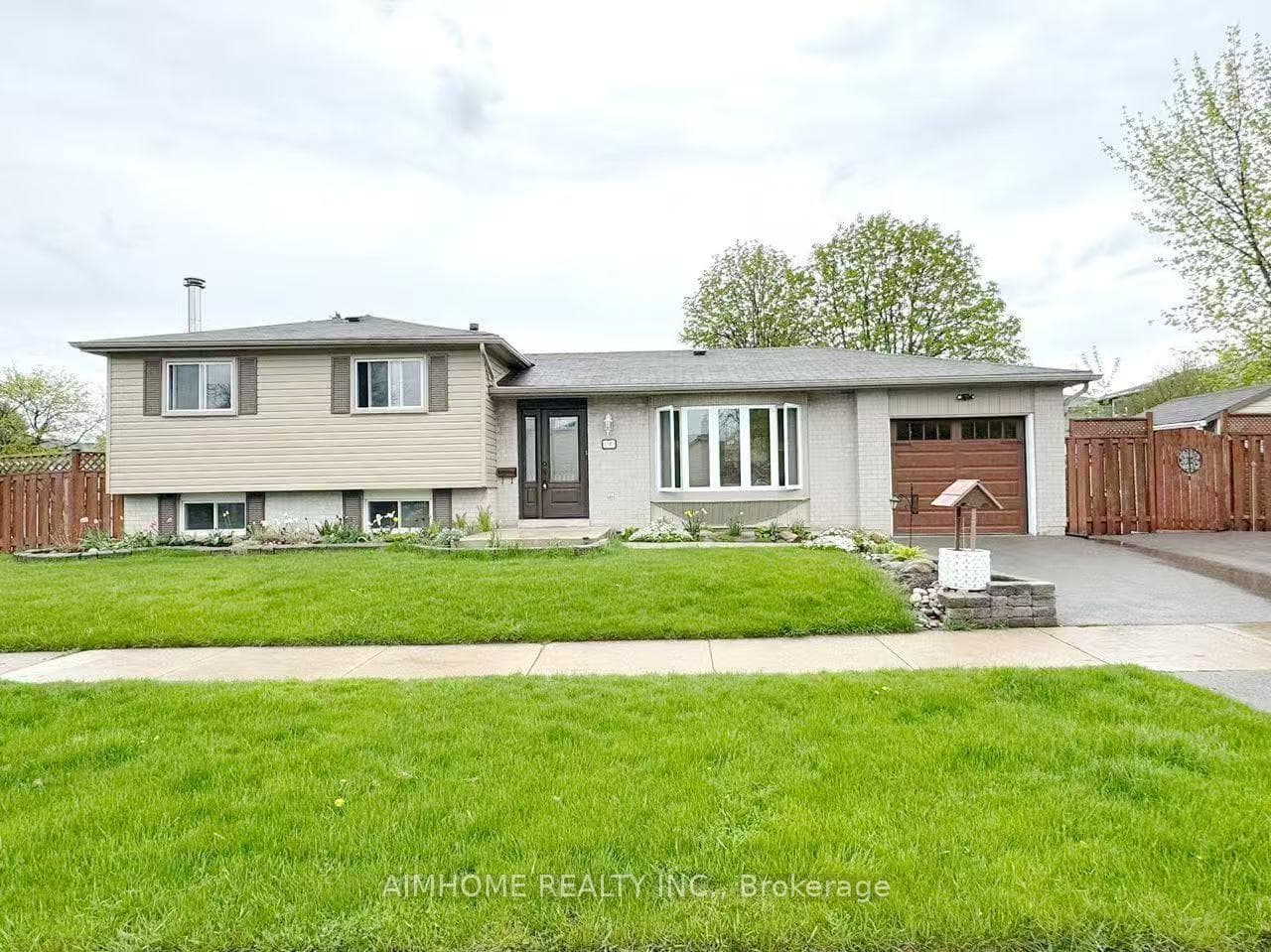 1597 Newlands Crescent, Burlington, ON L7M 1P2