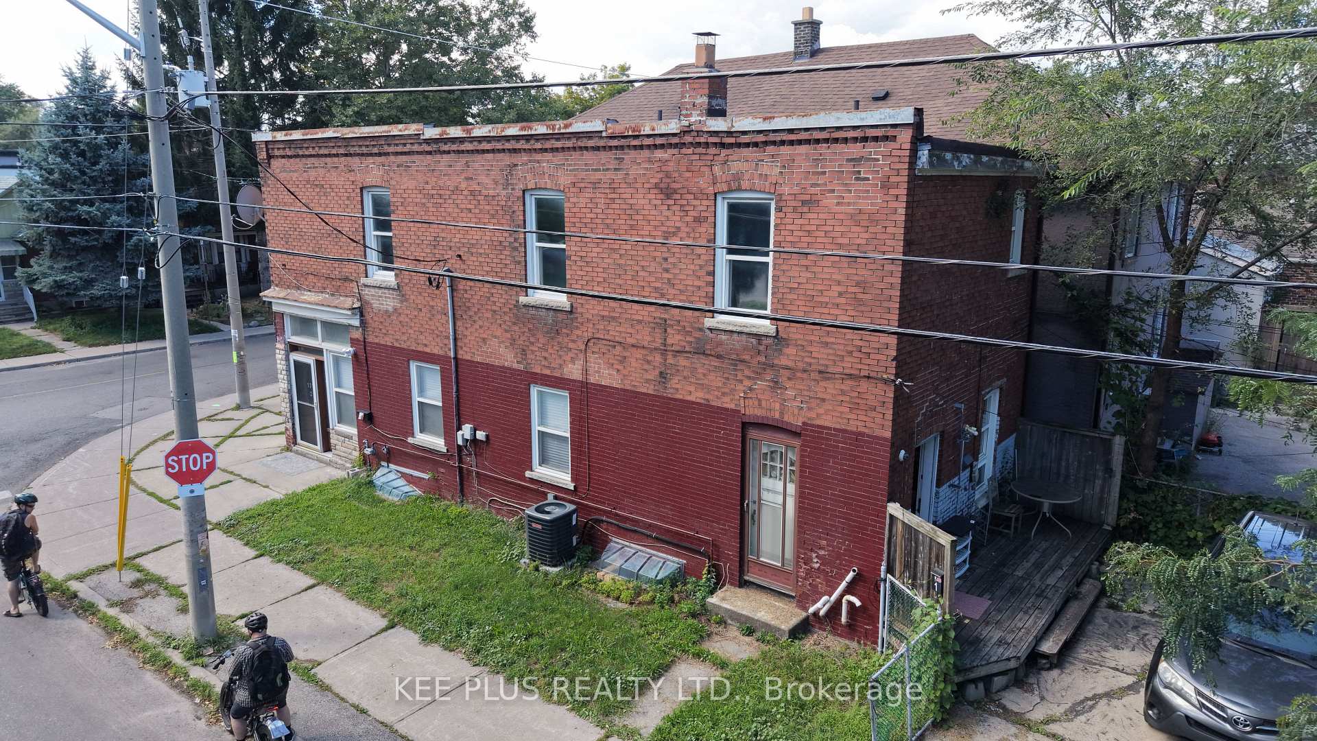 131 Chisholm Avenue 1, Toronto, ON M4C 4V9