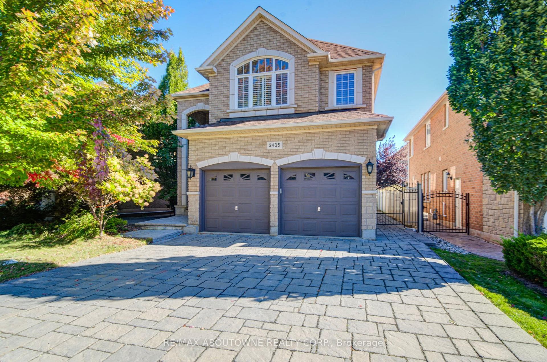 2435 Hertfordshire Way, Oakville, ON L6H 7M8